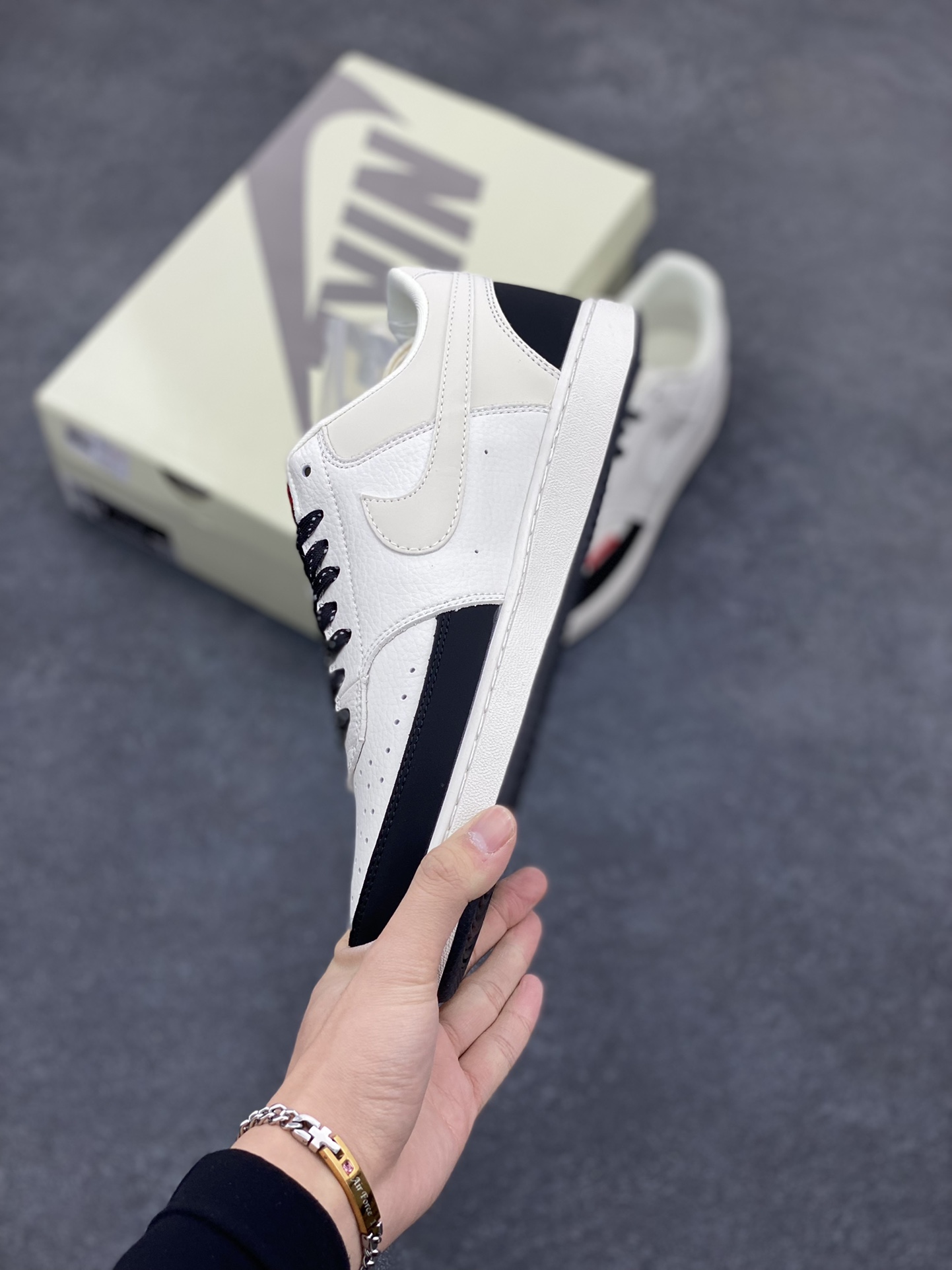 图片[3]-海外爆款 ZP订单 NIKE EBERNON Low prm 小空军低帮百搭透气休闲运动板鞋 独家头层版本 原数据独家私模大底 纯正版型 清洁度完美 货号：FD5188-127 尺码：36 36.5 37.5 38 38.5 39 40 40.5 41 42 42.5 43 44 44.5 45-选品中心