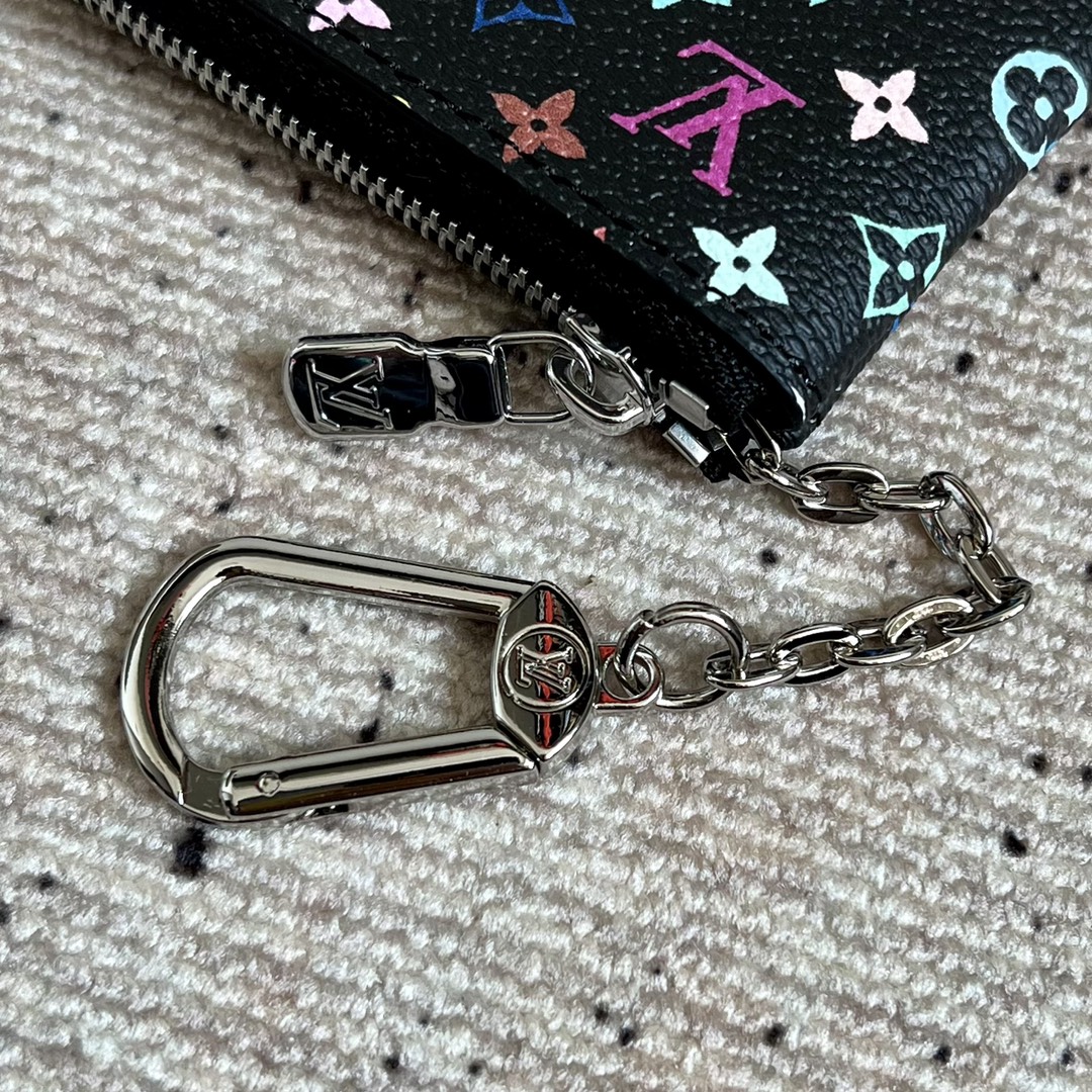  顶级原单 M13664黑彩 這款復刻版Louis Vuitton x Murakami系列的鑰匙零錢包