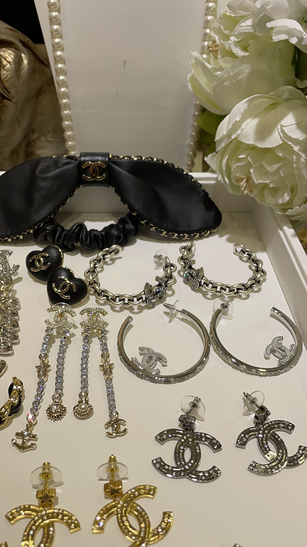 NO:631258,New collection of large size stud earrings. Visually make your face look smaller and full of atmosphere. A must-have for taking photos with a concave shape. It makes your beauty more sparkling and charming. earrings, Cardia high-end jewelry19860909新款大号尺寸耳钉耳环合集 视觉上显脸小第一名氛围感满满 凹造型拍照必备 让美貌更加闪耀迷人,,earrings,卡迪亚高端饰品,Jewelry