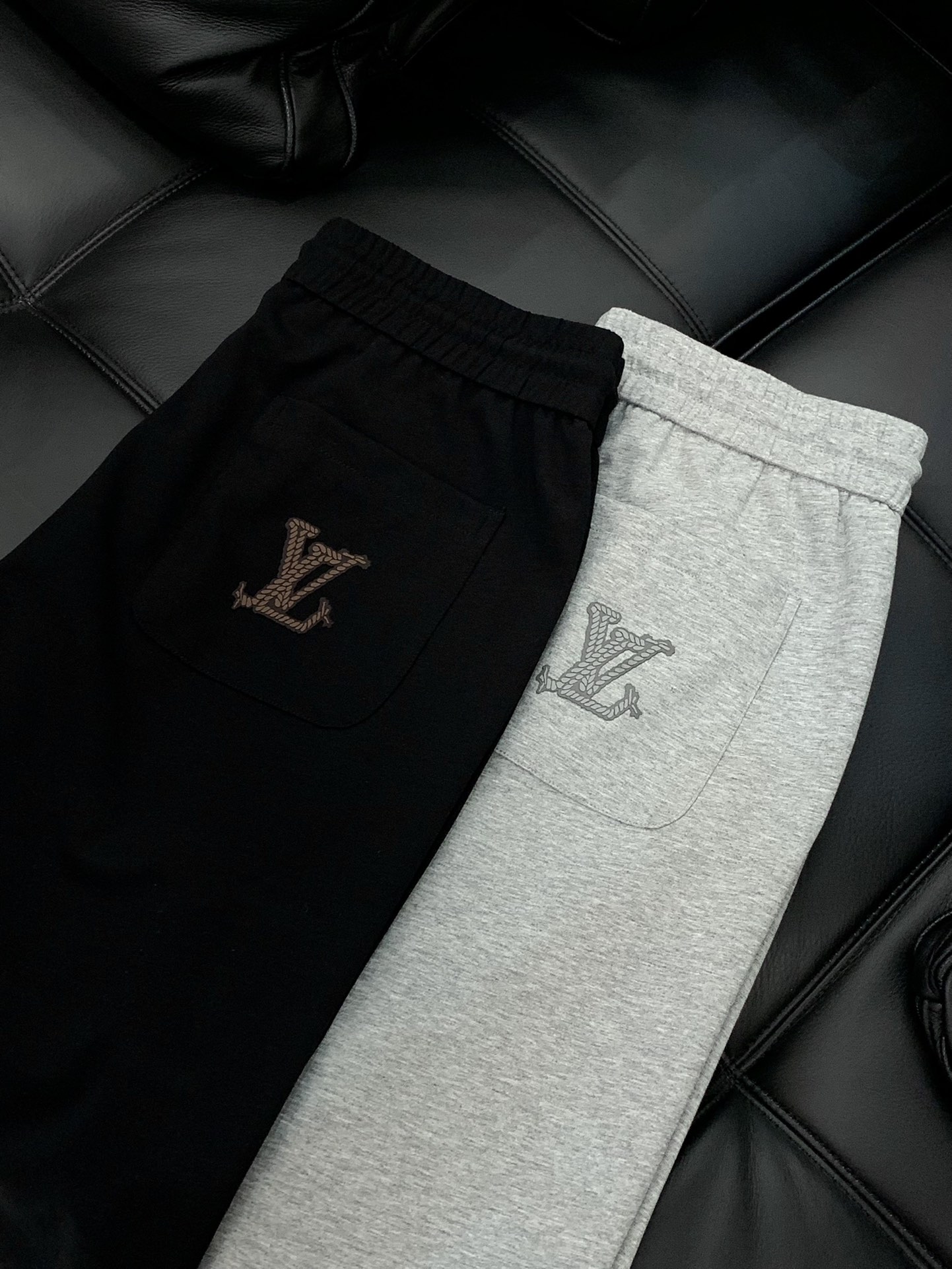  LouisVuitton 路易威登，2025春夏最新款，专柜同步有售，原单狠货，时尚休闲裤，上身很有特