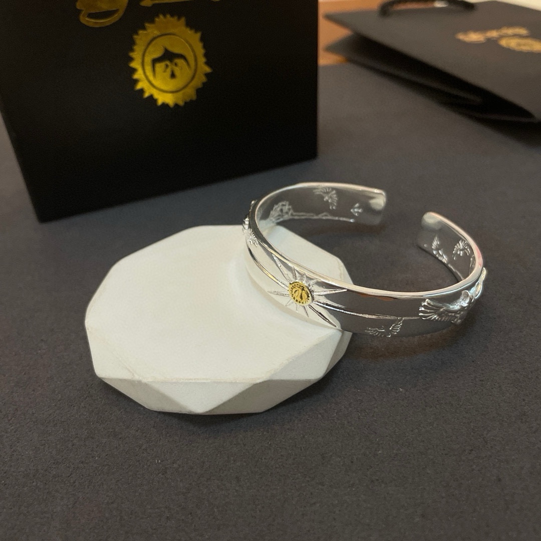 NO:110008,Comment [New Products on Shelves] Goro Takahashi Goro Feiying Bracelet Top Version, Accept Exclusive Shot, Mainly Focus on the High-end Market, Absolutely Different from the Ordinary Version!  The details of the picture product are consistent with ZP!  Original production process, precision quality, purely handmade, authentic model opening, fashion essentials, both men and women can wear, same couple style, rock punk silver style, retro elements, trendy and versatile, same style on the official website, fine jewelry, bracelet19860909批【新品上架】Goro’s高桥吾郎飞鹰手镯 顶级版本 认准独家拍摄 主攻高端市场 绝对区别普通版本！图片产品细节与ZP一致！原版制作工艺 精工品质 纯手工打造 ～正品开模潮流时尚必备 男女均可佩戴 情侣款同款 摇滚朋克泰银风格 复古元素 潮流百搭 官网同款,饰品精品,bracelet,Jewelry