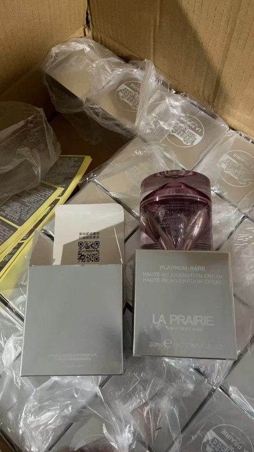 La Prairie Platinum Rare Haute-Rejuvenation Cream - 30ml 1 La Prairie Platinum Rare Haute-Rejuvenation Cream - 30ml