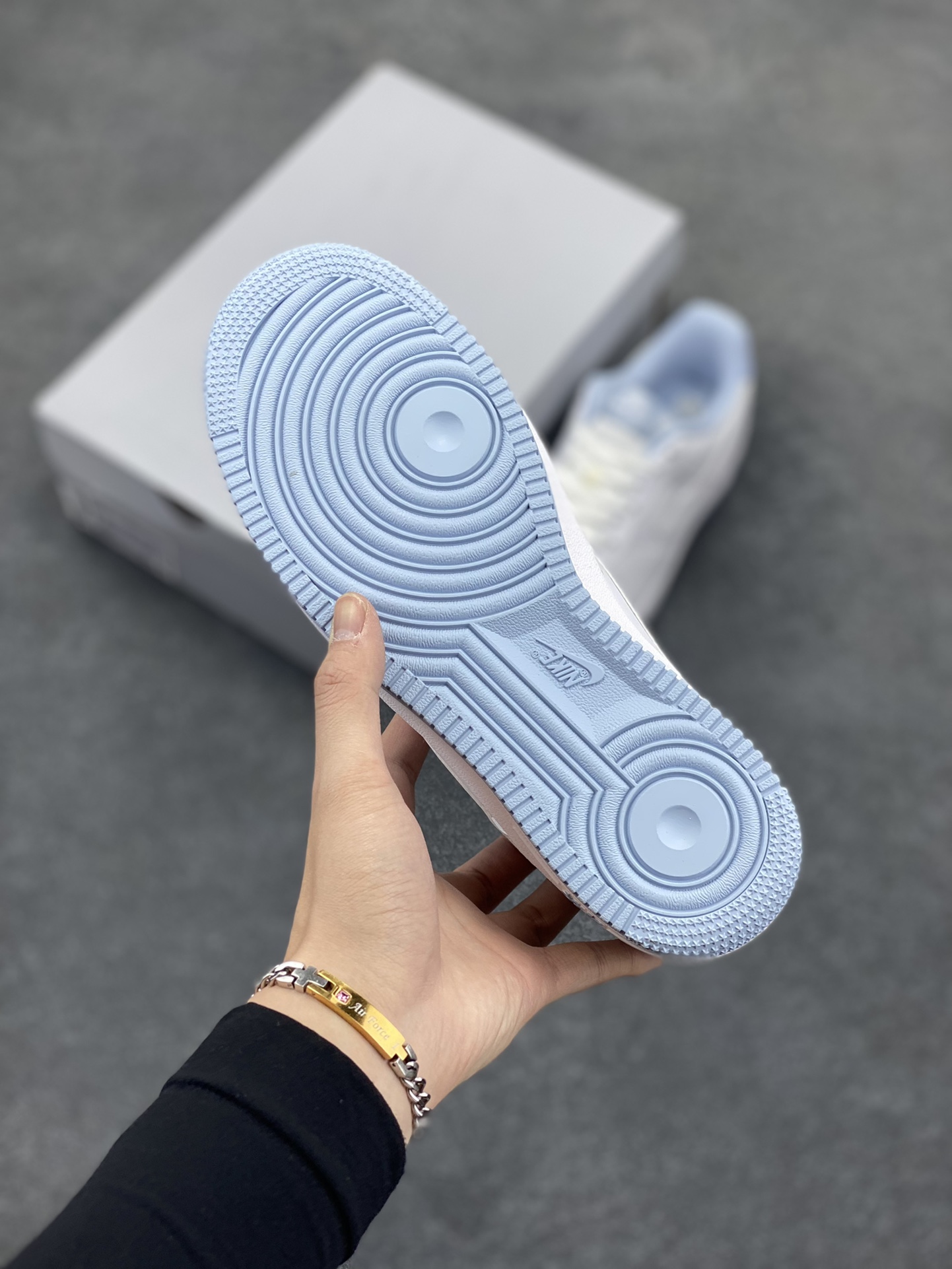 图片[5]-福利特价 Nike Air Force 1\’07 空军一号休闲运动板鞋 白蓝色 原楦头原纸板 打造纯正空军版型#专注外贸渠道 全掌内置蜂窝气垫 #原盒配件 原厂中底钢印、拉帮完美 货号：CQ6915-103 尺码：36 36.5 37.5 38 38.5 39 40 40.5 41 42 42.5 43 44 44.5 45-选品中心