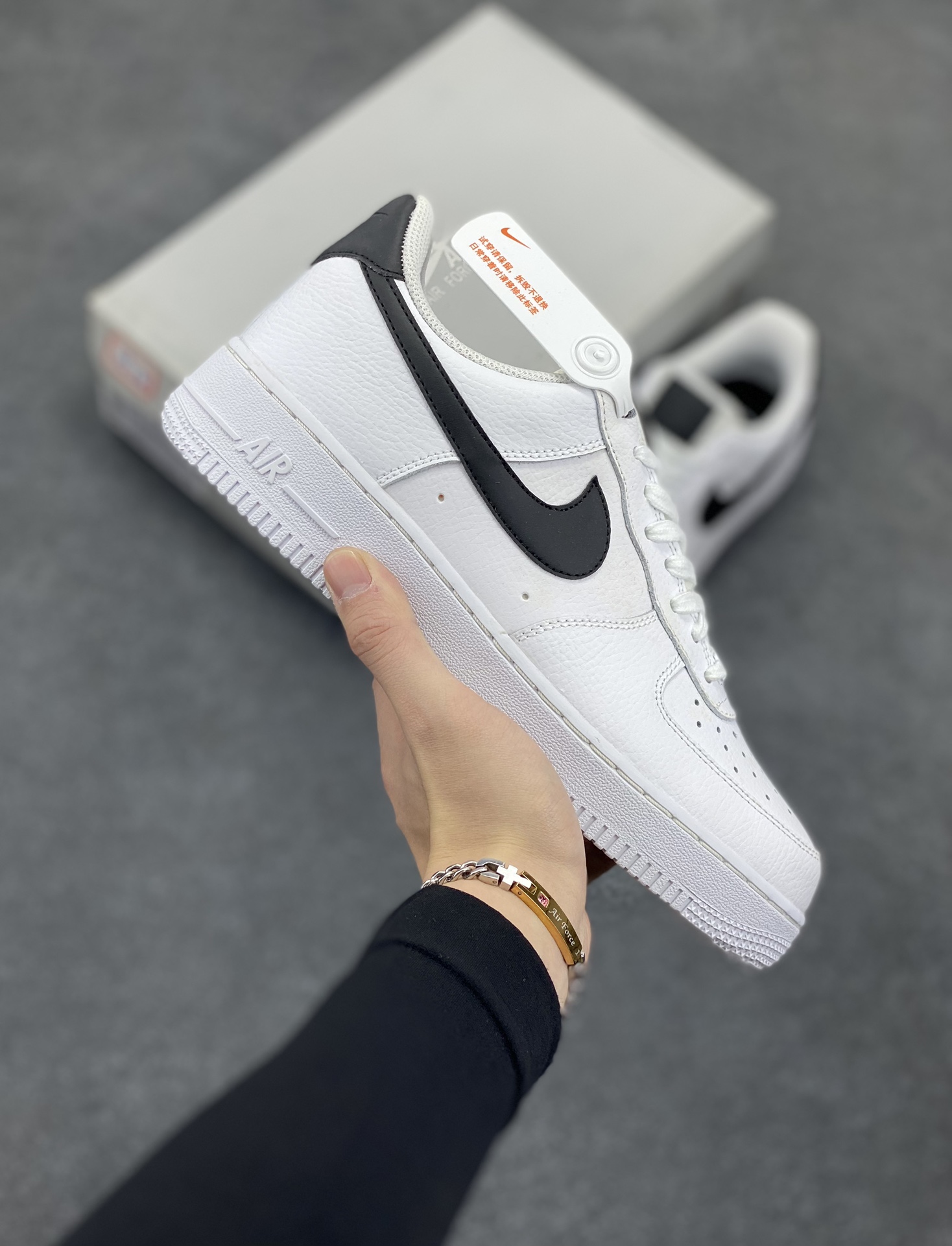 福利特价 Nike Air Force 1\'07 空军一号休闲运动板鞋 白黑 原楦头原纸板 打造纯正空军版型#专注外贸渠道 全掌内置蜂窝气垫 #原盒配件 原厂中底钢印、拉帮完美 货号：315115-152 尺码：36 36.5 37.5 38 38.5 39 40 40.5 41 42 42.5 43 44 44.5 45-选品中心