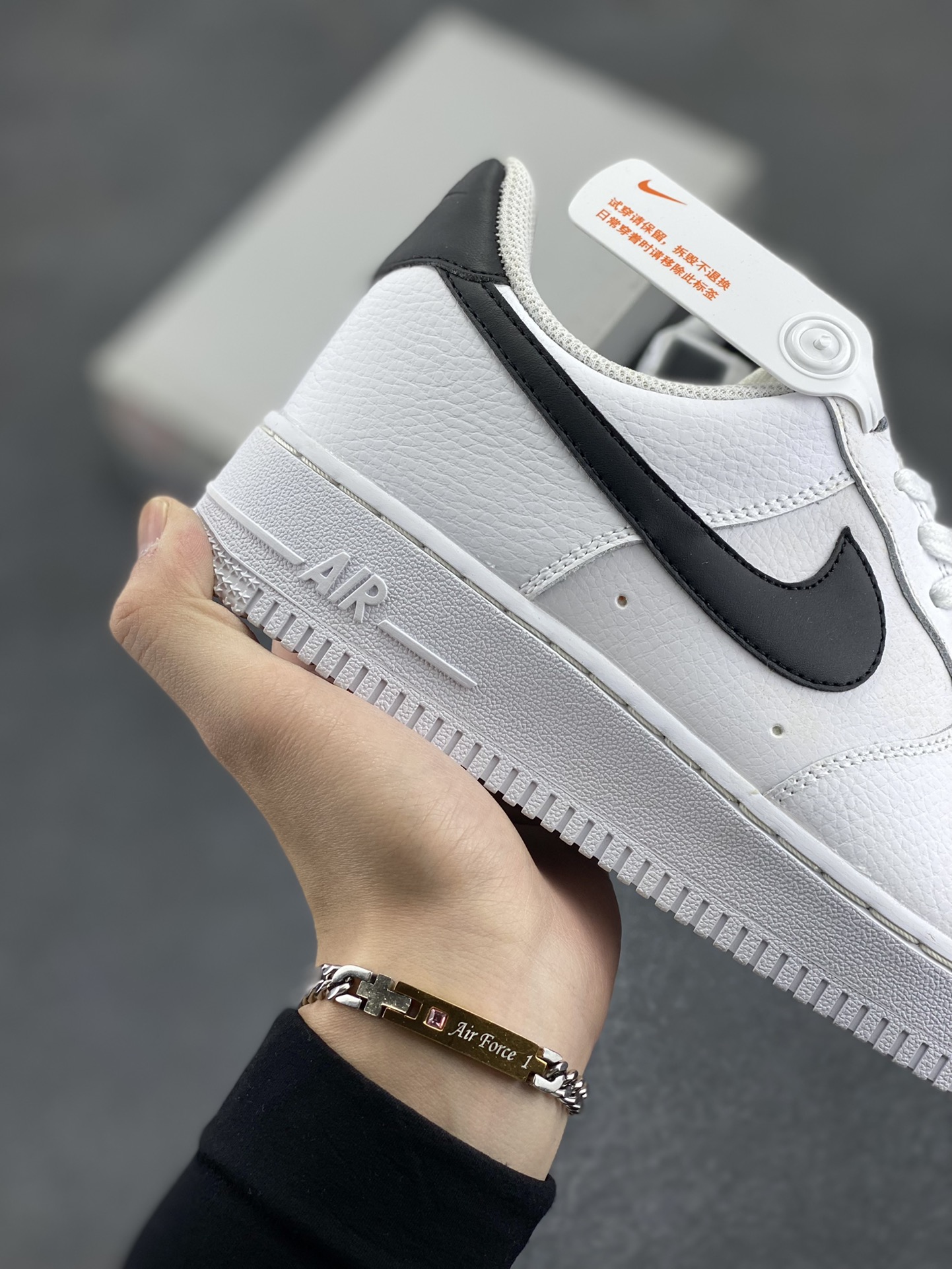图片[6]-福利特价 Nike Air Force 1\’07 空军一号休闲运动板鞋 白黑 原楦头原纸板 打造纯正空军版型#专注外贸渠道 全掌内置蜂窝气垫 #原盒配件 原厂中底钢印、拉帮完美 货号：315115-152 尺码：36 36.5 37.5 38 38.5 39 40 40.5 41 42 42.5 43 44 44.5 45-选品中心