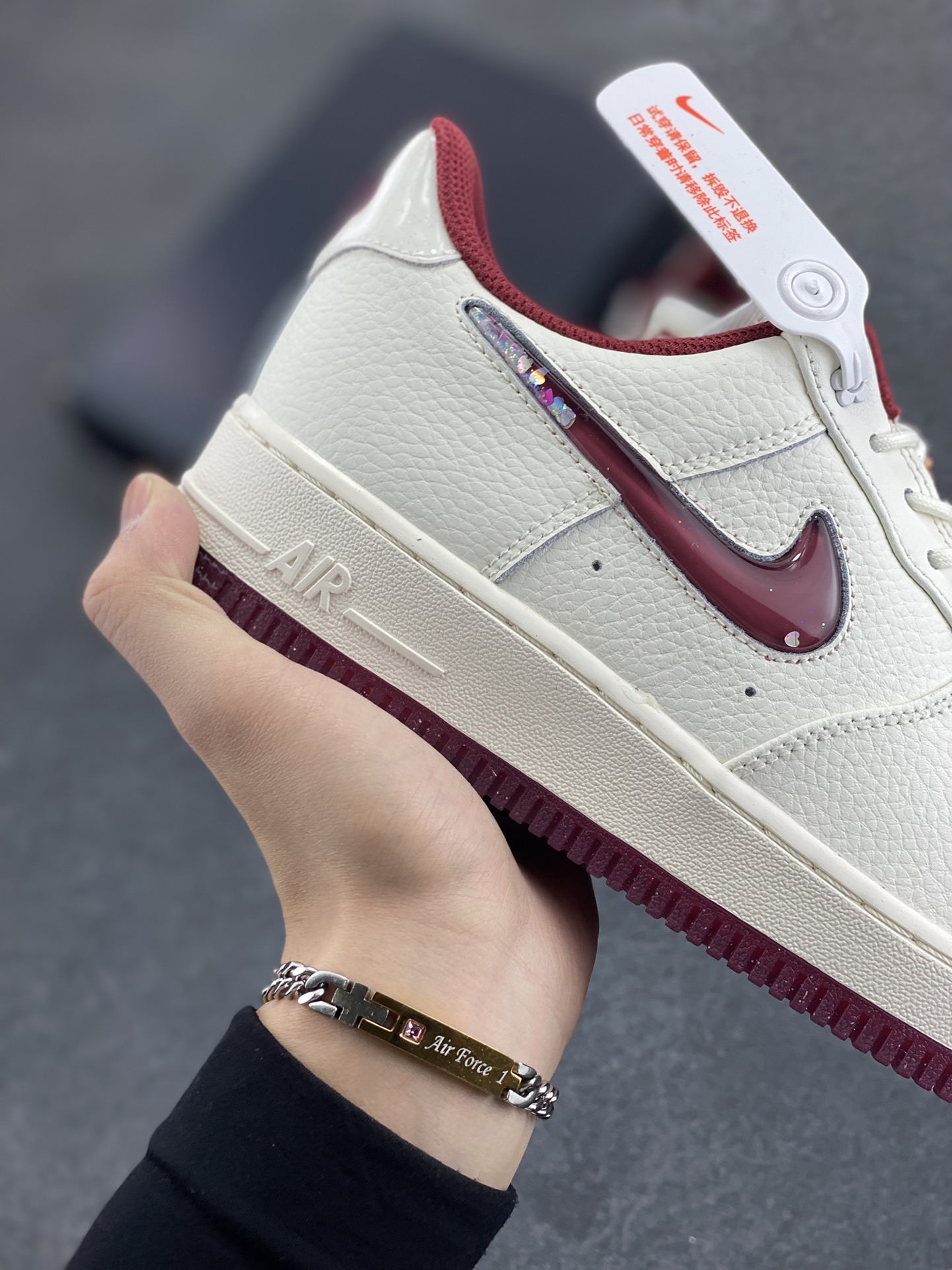 图片[6]-福利特价 Air Force 1 ‘07 Low 新款情人节 原楦头原纸板 打造纯正空军版型 #专注外贸渠道 全掌内置蜂窝气垫 #原盒配件 原厂中底钢印、拉帮完美 货号：FD5068-161 尺码：36 36.5 37.5 38 38.5 39 40 40.5 41 42 42.5 43 44 44.5 45-选品中心