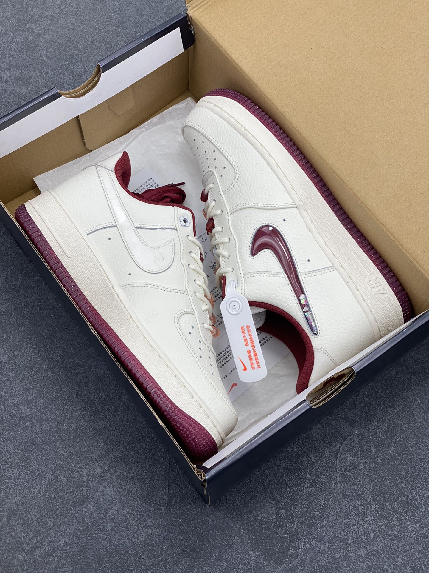 图片[9]-福利特价 Air Force 1 ‘07 Low 新款情人节 原楦头原纸板 打造纯正空军版型 #专注外贸渠道 全掌内置蜂窝气垫 #原盒配件 原厂中底钢印、拉帮完美 货号：FD5068-161 尺码：36 36.5 37.5 38 38.5 39 40 40.5 41 42 42.5 43 44 44.5 45-选品中心