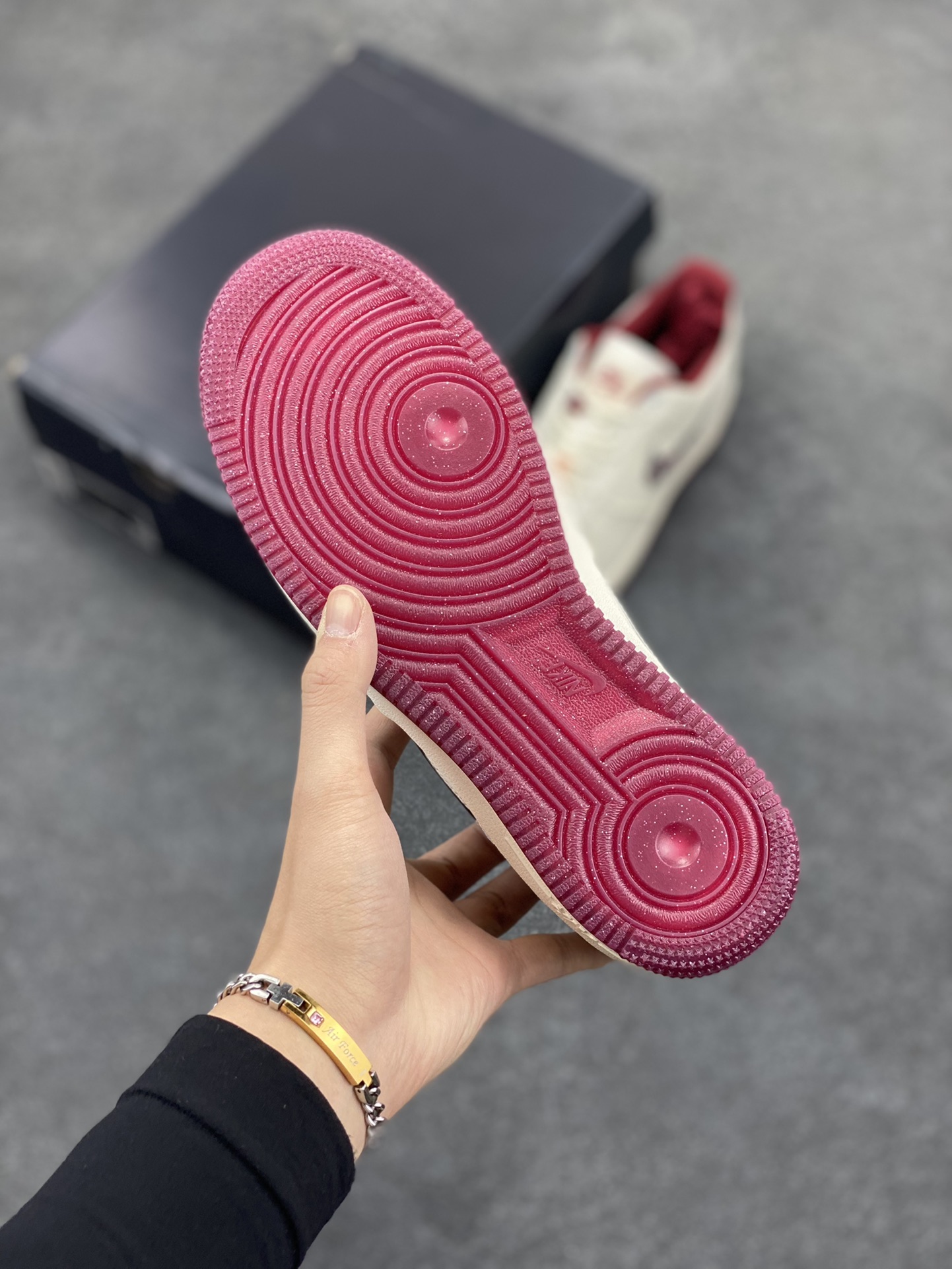 图片[5]-福利特价 Air Force 1 ‘07 Low 新款情人节 原楦头原纸板 打造纯正空军版型 #专注外贸渠道 全掌内置蜂窝气垫 #原盒配件 原厂中底钢印、拉帮完美 货号：FD5068-161 尺码：36 36.5 37.5 38 38.5 39 40 40.5 41 42 42.5 43 44 44.5 45-选品中心