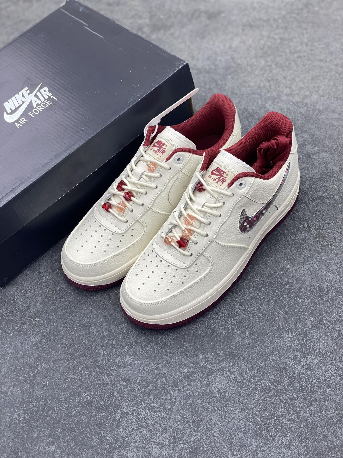 图片[8]-福利特价 Air Force 1 ‘07 Low 新款情人节 原楦头原纸板 打造纯正空军版型 #专注外贸渠道 全掌内置蜂窝气垫 #原盒配件 原厂中底钢印、拉帮完美 货号：FD5068-161 尺码：36 36.5 37.5 38 38.5 39 40 40.5 41 42 42.5 43 44 44.5 45-选品中心