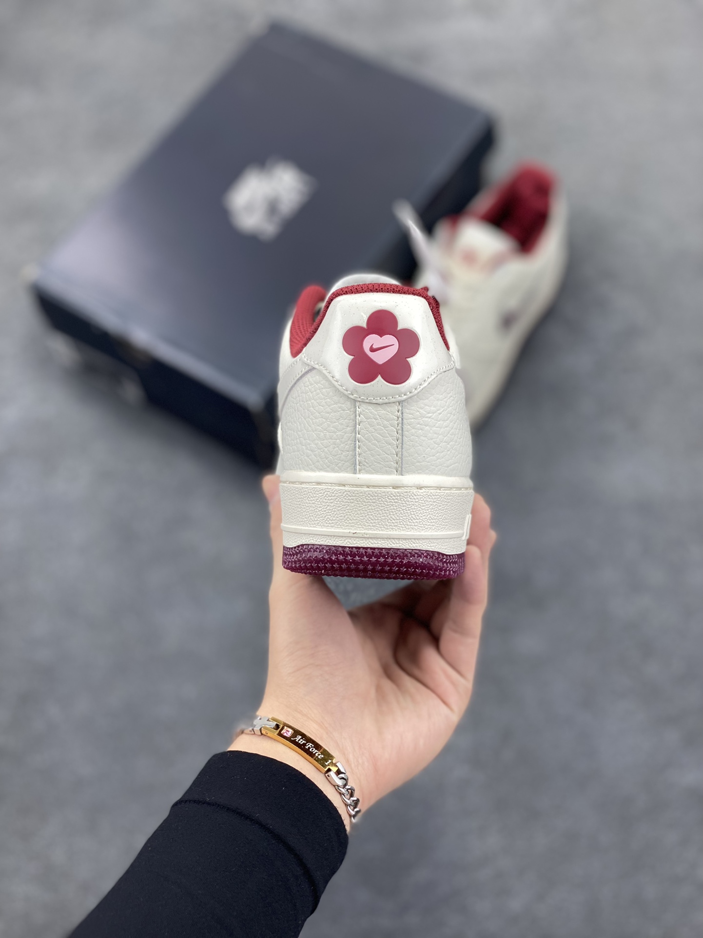 图片[4]-福利特价 Air Force 1 ‘07 Low 新款情人节 原楦头原纸板 打造纯正空军版型 #专注外贸渠道 全掌内置蜂窝气垫 #原盒配件 原厂中底钢印、拉帮完美 货号：FD5068-161 尺码：36 36.5 37.5 38 38.5 39 40 40.5 41 42 42.5 43 44 44.5 45-选品中心