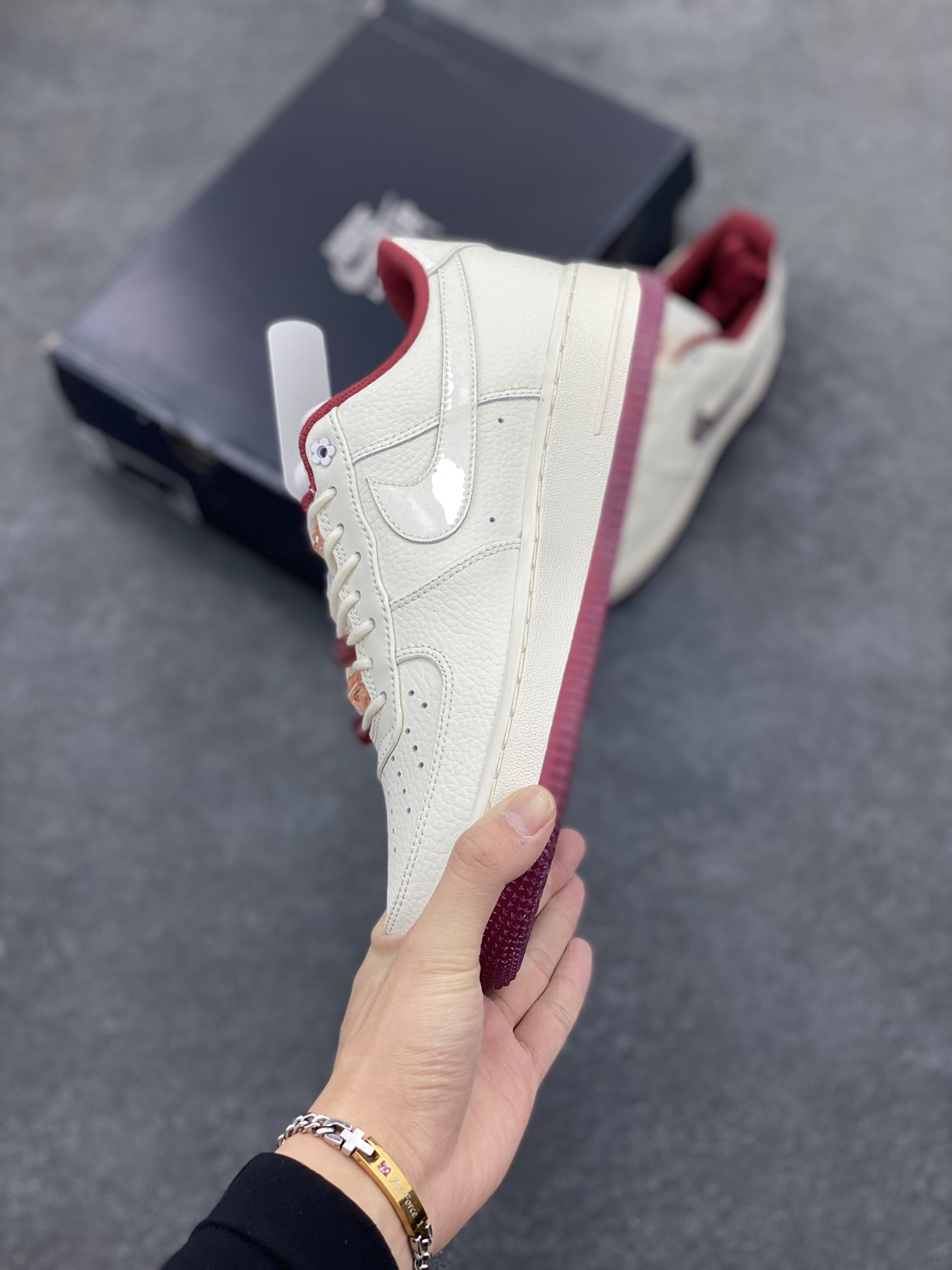 图片[3]-福利特价 Air Force 1 ‘07 Low 新款情人节 原楦头原纸板 打造纯正空军版型 #专注外贸渠道 全掌内置蜂窝气垫 #原盒配件 原厂中底钢印、拉帮完美 货号：FD5068-161 尺码：36 36.5 37.5 38 38.5 39 40 40.5 41 42 42.5 43 44 44.5 45-选品中心