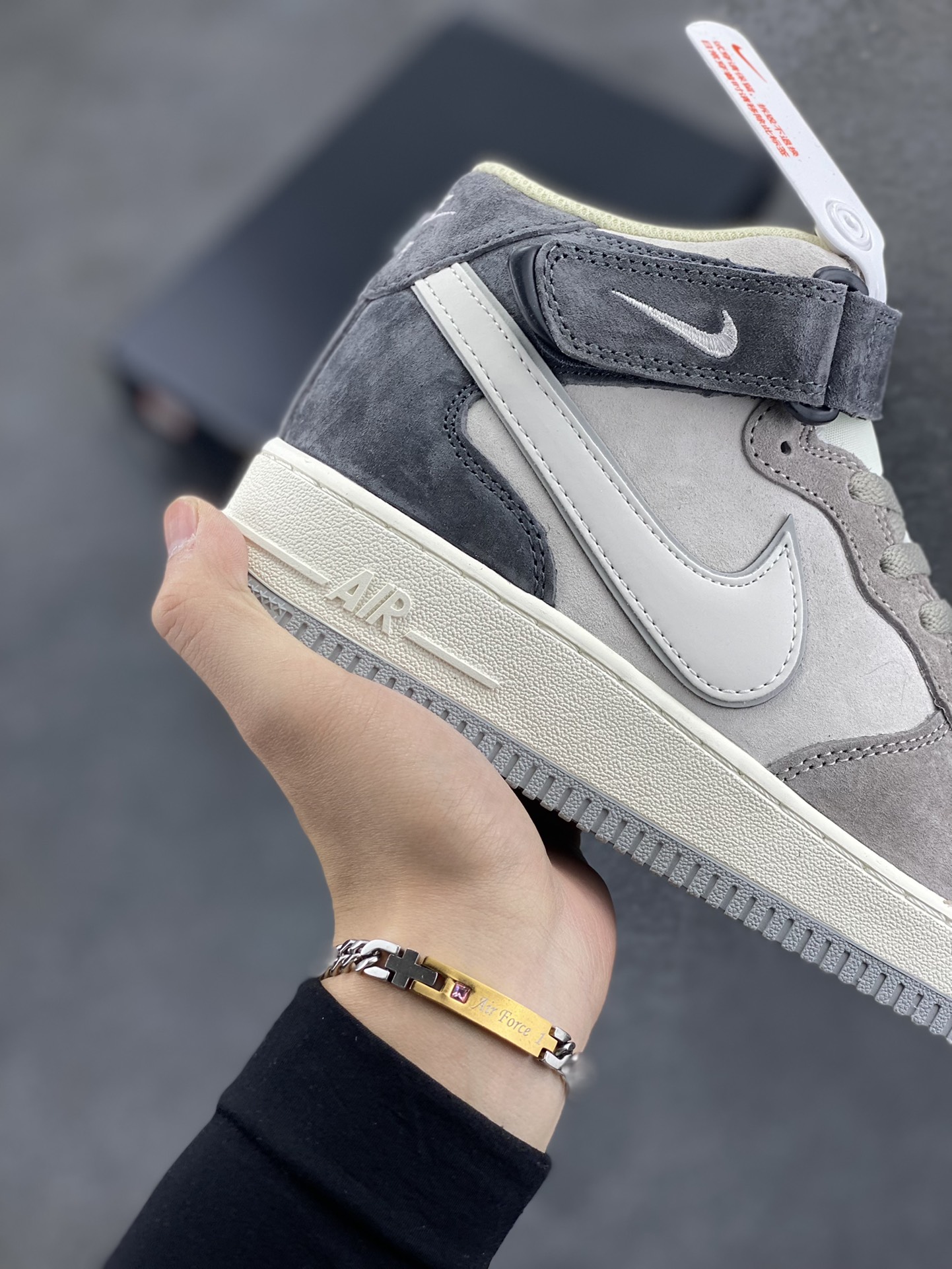 图片[6]-Nike Air Force 1 MID ’07 米灰黑配色 空军一号中帮休闲板鞋 原厂麂皮 3M反光 原楦原纸板 纯正版型 正品NFC感应芯片 高清洁度 内置全掌气垫 货号：DG9158-616 尺码：36 36.5 37.5 38 38.5 39 40 40.5 41 42 42.5 43 44 44.5 45-选品中心
