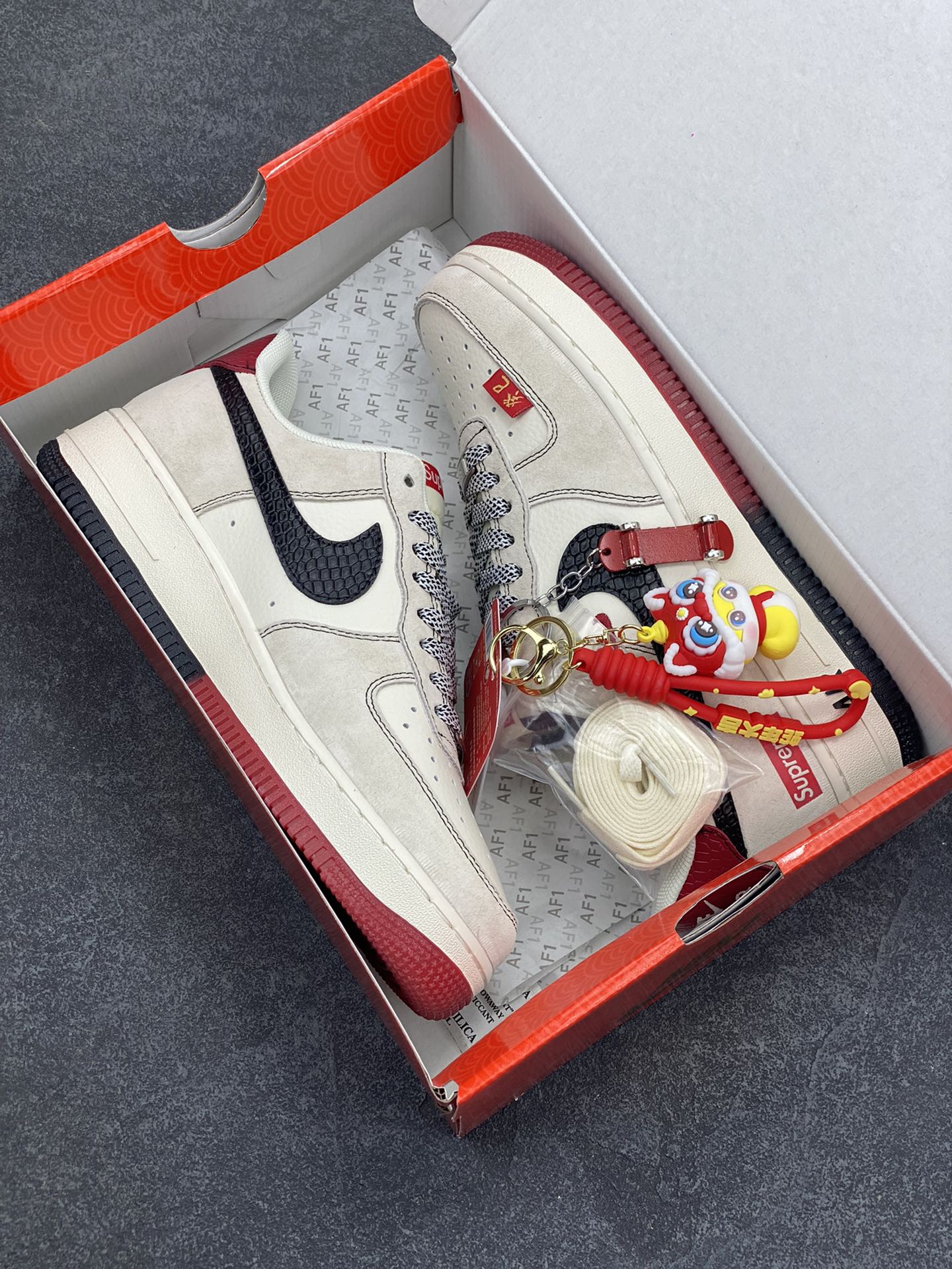 图片[9]-NIke Air Force 1 \’07 Low “Supreme联名蛇年限定——黑蛇纹勾”空军一号 低帮 运动鞋 休闲鞋 折边针车 工艺难度大 原楦头原纸板 原装鞋盒 定制五金配件 内置全掌气垫 原厂鞋底 货号：HH7518-033 尺码：36 36.5 37.5 38 38.5 39 40 40.5 41 42 42.5 43 44 44.5 45-选品中心