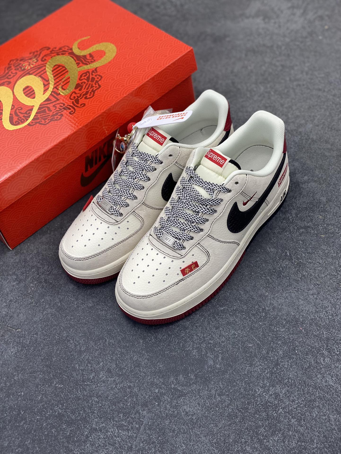图片[8]-NIke Air Force 1 \’07 Low “Supreme联名蛇年限定——黑蛇纹勾”空军一号 低帮 运动鞋 休闲鞋 折边针车 工艺难度大 原楦头原纸板 原装鞋盒 定制五金配件 内置全掌气垫 原厂鞋底 货号：HH7518-033 尺码：36 36.5 37.5 38 38.5 39 40 40.5 41 42 42.5 43 44 44.5 45-选品中心