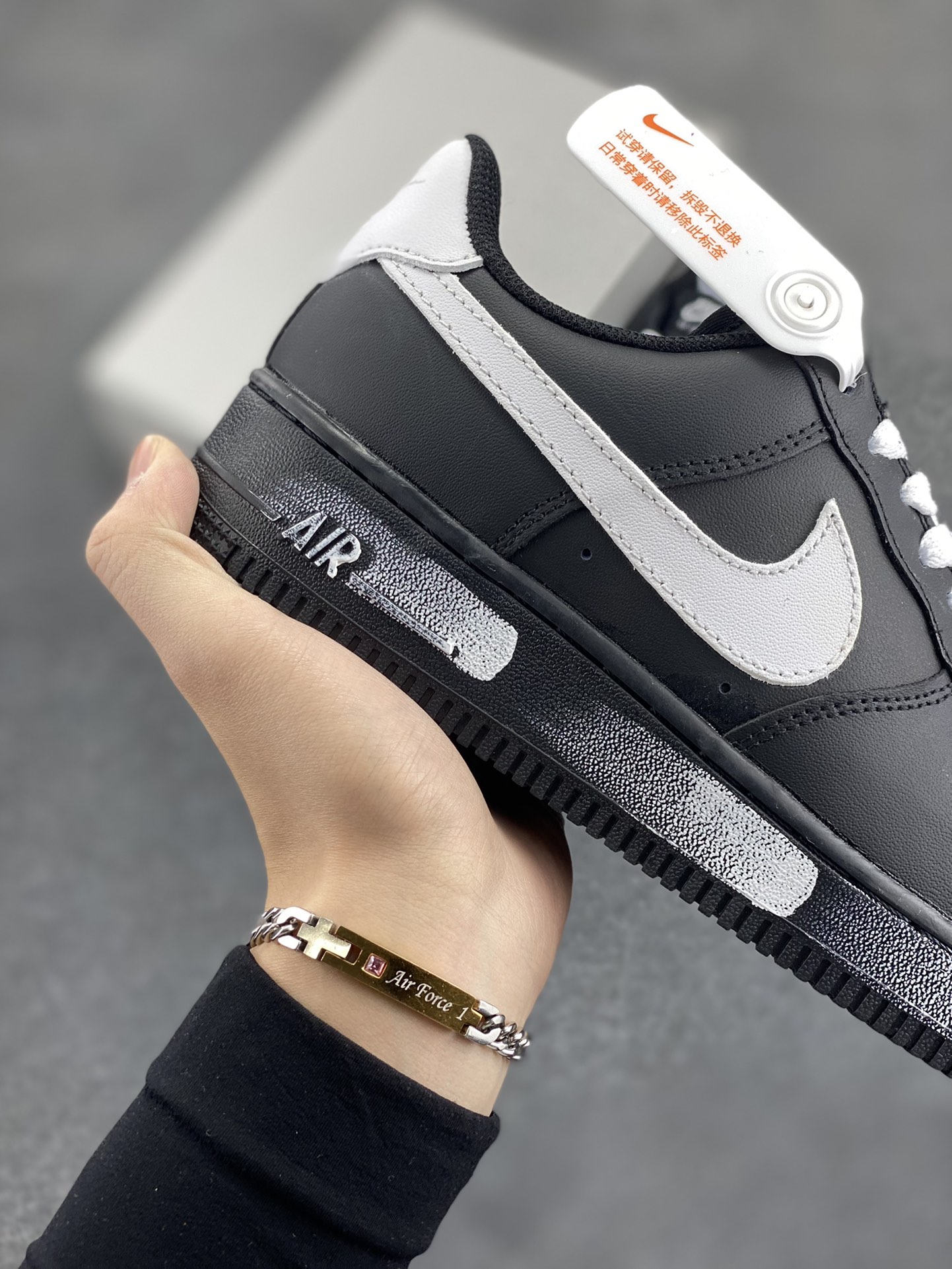 图片[6]-福利特价 Nike Air Force 1 Low 空军一号低帮百搭休闲运动板鞋。柔软、弹性十足的缓震性能和出色的中底设计，横跨复古与现代的外型结合，造就出风靡全球三十多年的Force 1，直到今天还深受青睐。 货号：CW2288-001 尺码：36 36.5 37.5 38 38.5 39 40 40.5 41 42 42.5 43 44 44.5 45-选品中心