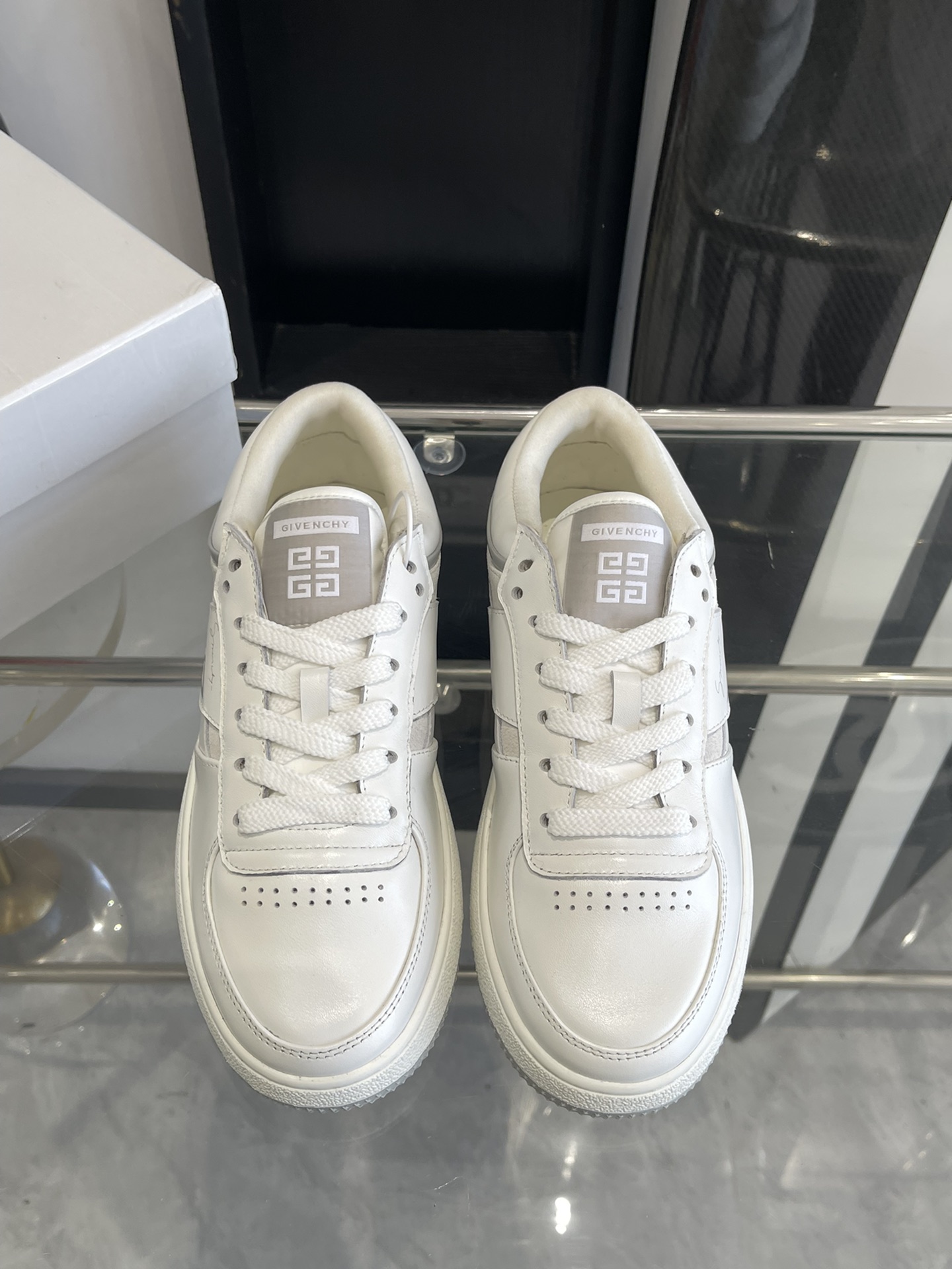 NO:173366,Purchase level GIVENCHY 2025 Spring and Summer New Small White Shoes The whole pair of shoes is developed and built with Zp, all customized materials, exclusive mold opening sole, all details are shipped together, and even the packaging is the same as the genuine one. Size: 38-45 (38 and 45 custom-made, no return or replacement), casual shoes/sports, given, given, given, sneakers19860909代购级别 GIVENCHY纪梵希2025春夏新款小白鞋 整双鞋子采购Zp开发打造,全部定制材料,独家开模大底,细节全部对版出货,连包装也做到跟正品一样.码数:38-45（38、45定做不退不换）,休闲鞋/运动鞋,givenchy,givenchy,sneakers,Women's Shoes