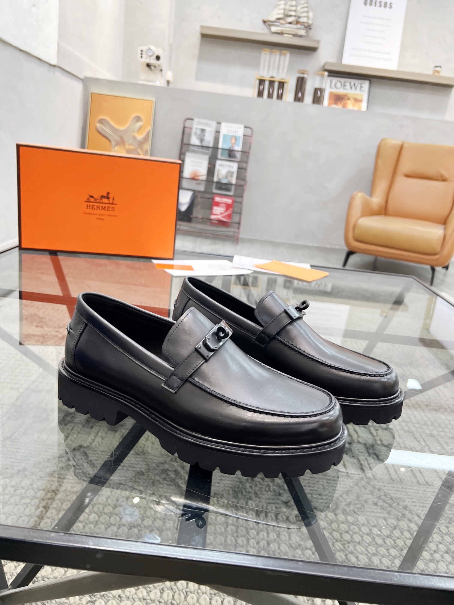 NO:220951,Brand HERMES Color Original Color Number 39-44 Customized 38.45.46 Price Material Hermes New Style Casual Leather Shoes Super High Top Original Single Quality Luxury Material Selection Upper is made of imported original cowhide   cowhide inner pure handmade only for comfortable wearing experience original wear-resistant sole, Hermes leather shoes, hermes, hermes, cowhide19860909品牌HERMES 颜色原版配色 码数39-44定做38.45.46 价格 材质爱马仕新款 休闲 皮鞋 超高顶级 原单品质奢华选材鞋面采用进口原版牛皮制作 牛皮内里纯手工打造只为舒适的穿着体验原版耐磨大底,爱马仕 皮鞋,hermes,hermes,cowhide,Men's shoes