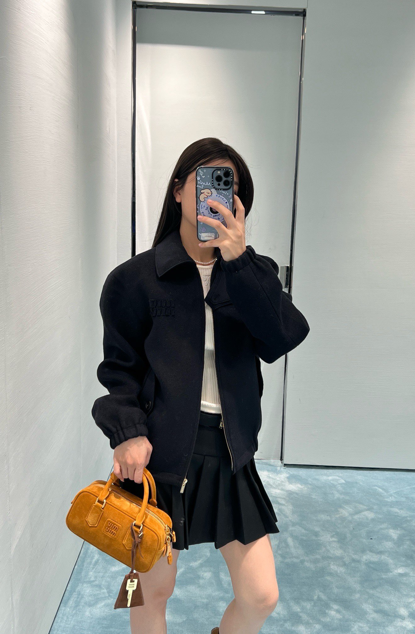 NO:297829,Batch Original development 600g weight High quality Miumi* 24Fw early autumn new style Intellectual fashionable style overzise jacket丨Original development!  High-end production!  Temperament lapel design zipper, the upper body is amazing!  Retro style sweet girl outfit!  The applique embroidered letter logo is low-key and luxurious!  The imported pure cotton fabric has a great texture. It can be sweet or salty and has a loose style that is versatile and not picky!  Workmanship quality depends on details.SML, miumiu, jackets & coats,alexander wang19860909批 原版开发 600克重 高品质 Miumi* 24Fw早秋新款 知识分子时髦风overzise外套丨原版开发！高版出品！气质翻领设计拉链 版型上身绝绝子！复古风甜妹穿搭！贴布刺绣字母logo低调奢华！进口纯棉面料质感超赞.可甜可盐宽松版型百搭不挑人！做工品质看细节.SML,,miumiu,jackets & coats,alexander wang,Women's clothing