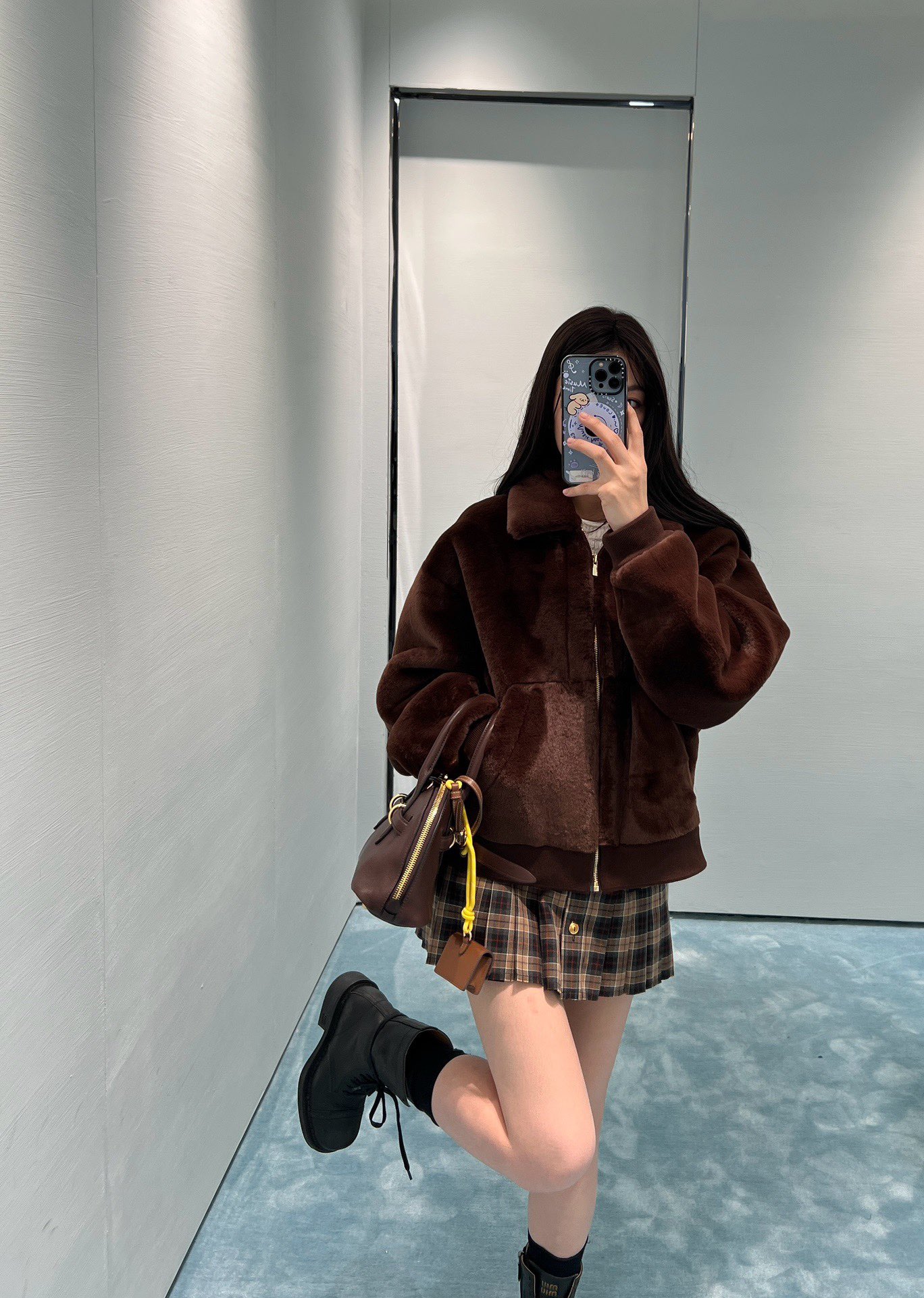 NO:297820,Exclusive first release!  High-end quality purchasing agents!  Miu plush hooded zipper jacket jacket!  Original custom composite fur, soft and delicate feel, custom cotton wool lining is warm and comfortable!  The temperament of a young girl is handsome and fashionable!  Hooded classic jacket is versatile and not picky. Back design logo logo, perfect workmanship quality depends on details. SML, miumiu, jackets & coats, jackets & coats, hats, alexander wang19860909独家首发！高端品质代购爆款！Miu毛绒一体连帽拉链夹克外套！原版定制复合皮草 手感柔软细腻,定制棉羊毛里衬保暖舒适！减龄少女气质帅气又时髦！连帽经典夹克百搭不挑人.后背设计logo标识 完美做工品质看细节.SML,,miumiu,jackets & coats,jackets & coats,hats,alexander wang,Women's clothing