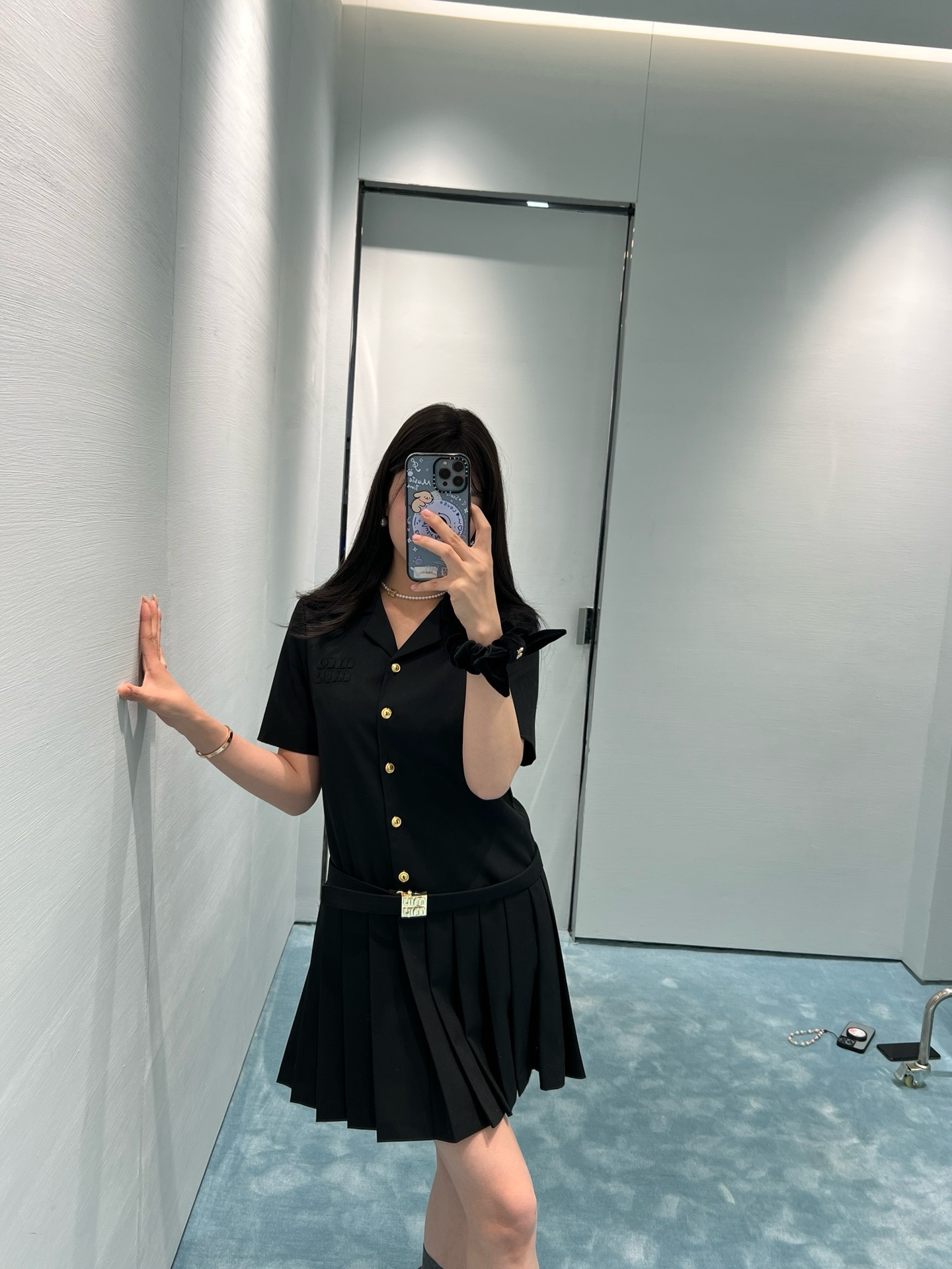 NO:297847,Batch Miumi* 24Fw autumn and winter new style suit collar dress丨Original development!  High-end production!  Modify the body proportions. The upper body is a sweet fairy. She has a high-end feeling and neat tailoring. She is high-end and age-reducing. The upper body style is simply perfect. She can easily wear it to a golden ratio figure. [Strong] makes her legs look longer and thinner. I love you!  Spot SML, miumiu, skirts, business suit, gold, alexander wang19860909批 Miumi* 24Fw秋冬新款 西装领连衣裙丨原版开发！高版出品！修饰身材比例 上身就是甜美仙女本人♀自带高级感加上利落的剪裁 高级又减龄 上身版型简直完美 轻松穿出黄金比例身材[强]特显腿长又显瘦爱了爱了！现货 SML,,miumiu,skirts,business suit,gold,alexander wang,Women's clothing