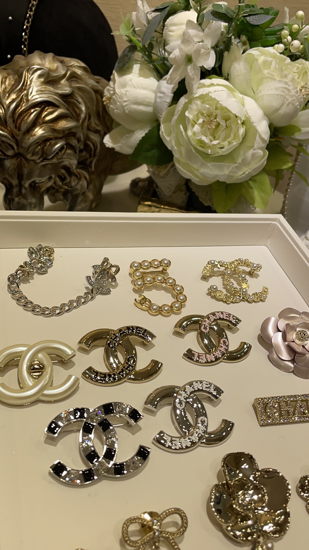 NO:631268,The best matching items are high-end and versatile all year round. The latest brooches are recommended collections. The customized models are really cost-effective. Brooch, breastpin, Cartier high-end jewelry19860909最佳搭配单品一年四季高级百搭 最新款胸针推荐合集选款 现货实拍定制款性价比真的太高了,,brooch，breastpin,卡迪亚高端饰品,Jewelry