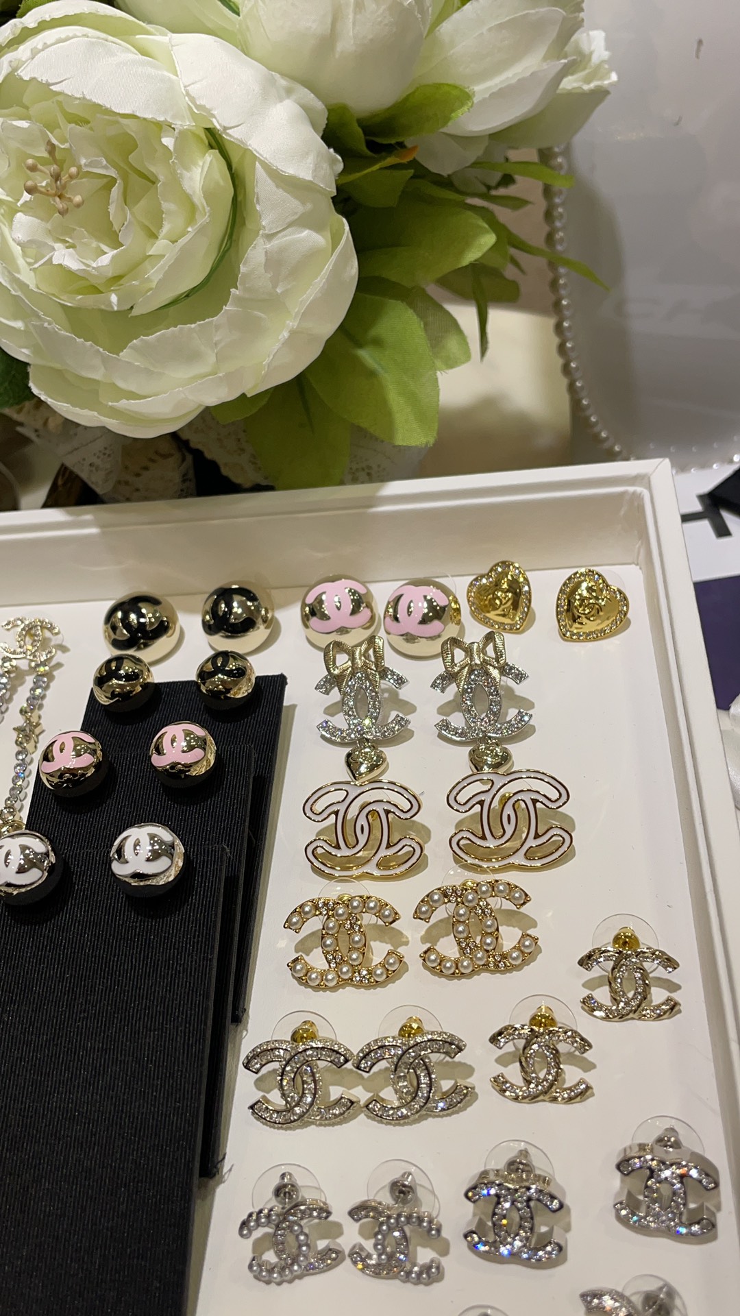 NO:631262,There are so many styles to choose from to add to the atmosphere. A collection of new earring plates. Real photos of the details. Casual matching in daily life will also give you the feeling of a delicate beauty. Cardia high-end jewelry19860909氛围感锦上添花款式超多可选 新款耳钉盘合集 细节实拍 日常随意搭配也是精致美女的感觉,,卡迪亚高端饰品,Jewelry