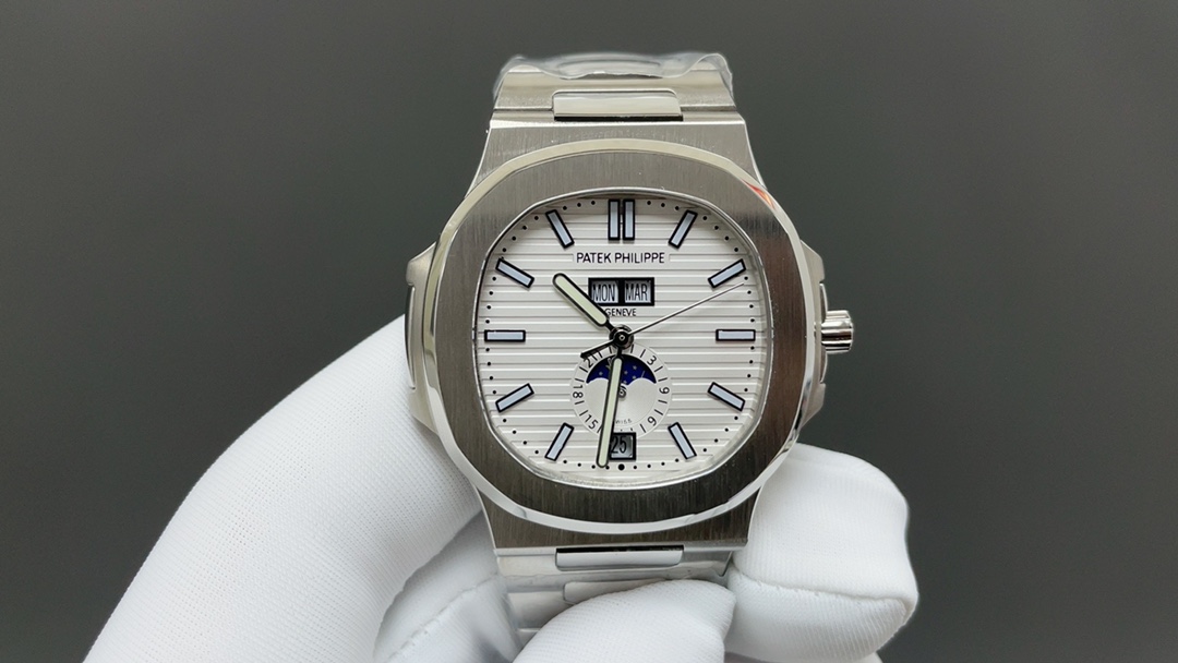 NO:392635,TW's new Patta Ferri Nautilus 5726/1A, a new model and a new masterpiece, top V2 version, is launched!  1. Upgrade the literal correction to the literal shading to make it deeper, the texture contrast is clearer, and the three-dimensional feeling is stronger. The literal is a two-color penetration literal. After half a year of research, it has been upgraded to a three-layer literal, breaking the problem of V1's center white disc not deep enough and the font printing is not correct. At the same time, correcting the literal luminous T-foot position of V1, strengthening the luminous intensity. The genuine six-character lunar phase is white. The mold has been newly opened according to the original color, and the upgrade is consistent with the genuine product!  2. Appearance upgrade. The case of the V2 version is polished and polished. All the original craftsmanship is restored one by one, and every detail is not missed!  3. Upgrade the waterproof function and restore the nature of the diving sports watch!  The genuine six-figure price is beyond the reach of many watch lovers!  【TW】Watch factory lets you at low prices!  Buy 95% of genuine products!  Nothing can match the word 'like'. As long as you like it, it is worth it.19860909TW全新百达斐丽鹦鹉螺5726/1A 全新开模全新力作顶级V2版本上新！ 1. 升级字面 修正字面底纹放射,使它更加深沉,纹路对比更清晰,立体感更强,字面为双色渗透字面,经半年研究现升级为三层字面,攻破V1中心白盘不够深沉,字体印刷不正问题,同时修正V1字面夜光丁脚位不正,加强夜光强度,正品六字位月相为白色,现已根据原装颜色从新开模,升级与正品一致！ 2.外观升级 V2版本表壳打磨,抛光全部走CNC一一还原正品工艺,不放过每一个细节！ 3.升级防水功能,还原潜水运动表的本性！ 正品六位数的价格让许多爱表之人望尘莫及！【TW】腕表工厂让你以低的价格！买到百分之95的正品！千言万语都抵不过“喜欢”二字,只要喜欢,那就是值得,,Watch