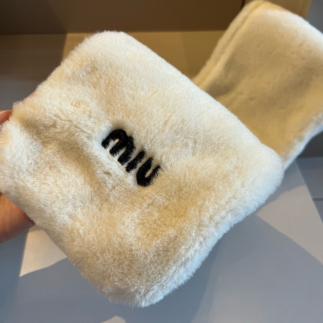 the hat, the scarf. miumiu, the lamb scarf hat - 图片 5