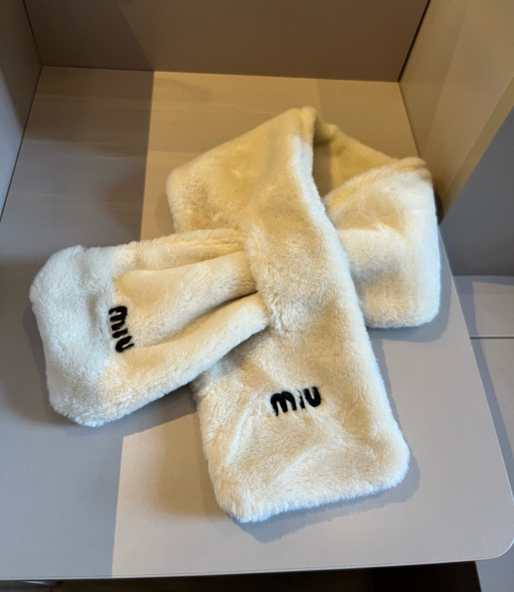 the hat, the scarf. miumiu, the lamb scarf hat - 图片 3