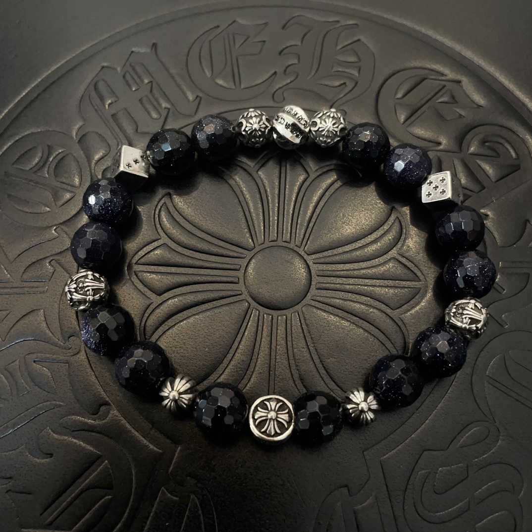 NO:110382,Batch New [Counter Quality] Chrome Hearts Croxin Classic retro multi-element faceted bracelet, Kuaishou/ins/Little Red Book popular, different concave and convex and convex design styles present unique. Cross Scout flowers are Croxin's logo, so they last longer. Genuine version Chrome Hearts Croxin, different from the market ordinary light version, benchmark the quality of the version, look at the details of the letter printing, the degree of retro old gray oxygen. Seiko version!  , jewelry boutique, chrome hearts, chrome hearts, bracelet19860909批 新款【专柜品质】Chrome Hearts克罗心 经典复古多元素切面手串手链 ,快手/ins/小红书热门,凹凸造型不同的花纹设计风格呈现出与众不同 十字架童军花是克罗心的标志 所以更经久不衰 正品打版Chrome Hearts克罗心 区别市场普通轻版 对版对标品质 看字印细节 复古做旧灰氧程度.精工版本！,饰品精品,chrome hearts,chrome hearts,bracelet,Jewelry