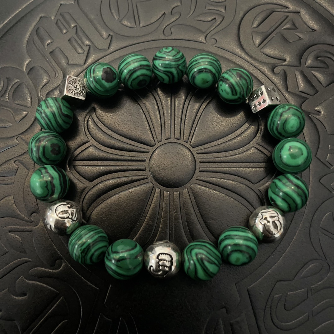 NO:110384,Batch New Model [Counter Quality] Chrome Hearts Croxin Classic Retro Multi-Element Peacock Green Bracelet, Kuaishou/ins/Little Red Book Popular, Different Concave and Convex Scout Flowers present unique styles. Cross Scout Flowers are Croxin's logo, so they last longer. Genuine version Chrome Hearts Croxin Difference to the market ordinary light version, match the quality of the version, look at the details of the letter printing, retro and old gray oxygen level. Seiko version!  , jewelry boutique, chrome hearts, chrome hearts, bracelet19860909批 新款【专柜品质】Chrome Hearts克罗心 经典复古多元素孔雀绿手串手链 ,快手/ins/小红书热门,凹凸造型不同的花纹设计风格呈现出与众不同 十字架童军花是克罗心的标志 所以更经久不衰 正品打版Chrome Hearts克罗心 区别市场普通轻版 对版对标品质 看字印细节 复古做旧灰氧程度.精工版本！,饰品精品,chrome hearts,chrome hearts,bracelet,Jewelry