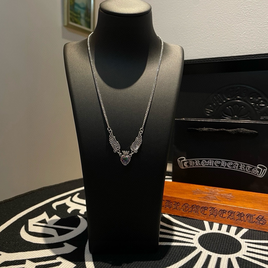 NO:110386,New [Counter Quality] Chrome Hearts Croxin Classic retro necklace Angel pendant Different pattern design styles with concave and convex shapes present uniqueness Cross Scout flowers are Croxin's ambitions, so they last longer. Genuine version of Chrome Hearts Croxin Difference on the market ordinary light version, match the quality of the version, look at the details of the letter printing, the degree of retro old gray oxygen. Seiko version!  !  !  Pure handmade ~ Authentic model opening must-have fashion and fashion, both men and women can wear it, same style for couples, original official website, rock punk style silver style, retro elements, trendy and versatile!  , jewelry boutique, chrome hearts, chrome hearts, necklace19860909新款【专柜品质】Chrome Hearts克罗心 经典复古项链 天使吊坠 凹凸造型不同的花纹设计风格 呈现出与众不同 十字架 童军花是克罗心的志 所以更经久不衰 正品打版Chrome Hearts克罗心 区别市场普通轻版 对版对标品质 看字印细节 复古做旧灰氧程度.精工版本！！！ 纯手工打造 ～正品开模潮流时尚必备 男女均可佩戴 情侣同款 官网原版 摇滚朋克泰银风格 复古元素 潮流百搭！,饰品精品,chrome hearts,chrome hearts,necklace,Jewelry
