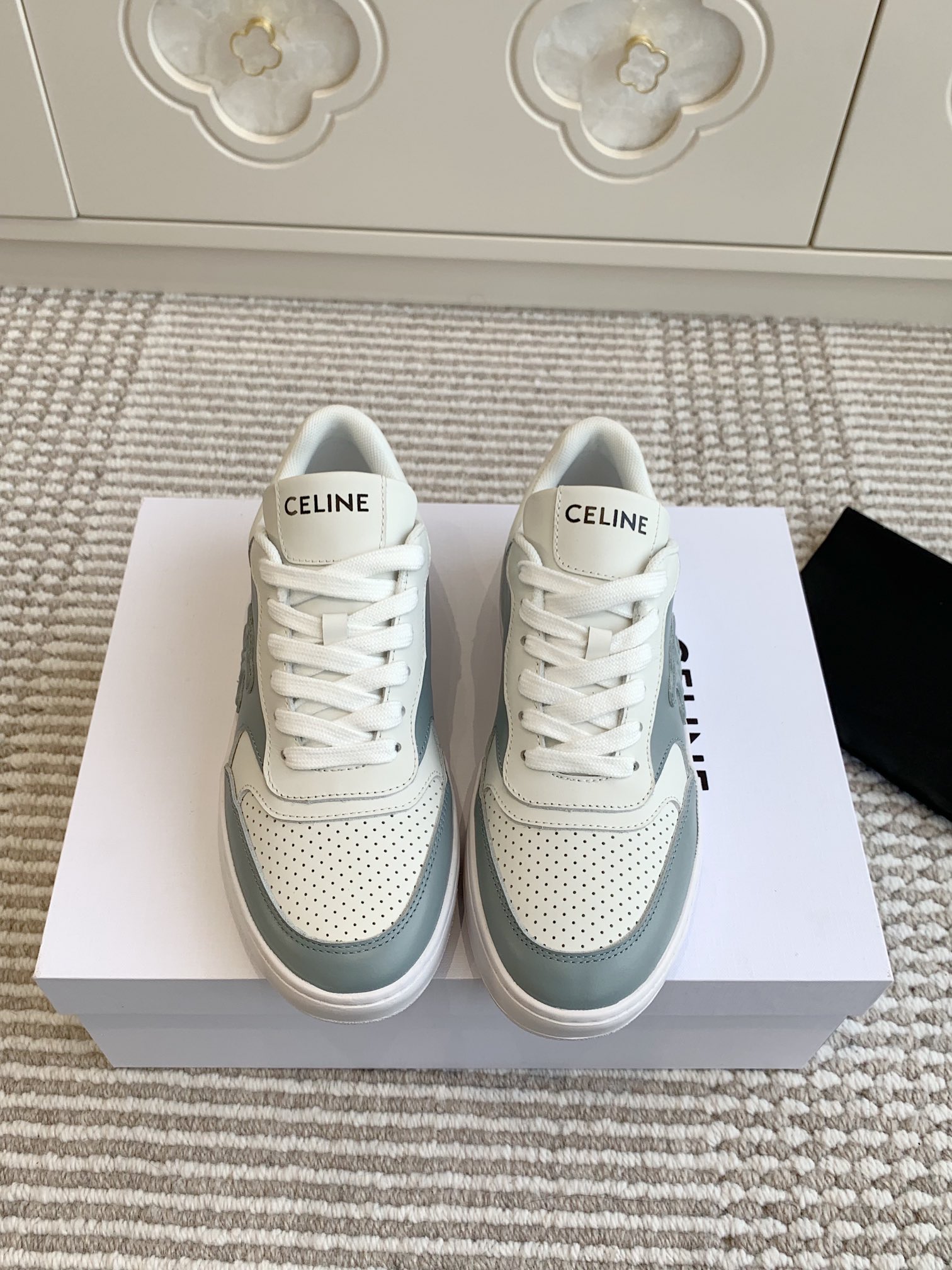 NO:169973,Women, men, thin sole couples, celine, new TRAINER low-top lace-up sneakers, couples color-blocking white shoes, top quality, imported material, original calfskin, original mold opening TPU sole, size women 35-40, men 39-44, casual shoes/sports shoes, celine, sneakers, cowhide19860909批女 男 薄底情侣款 celine 塞林新品TRAINER低帮系带运动鞋 情侣款拼色小白鞋 顶级品质 材质进口原版小牛皮 原版开模TPU大底 size女35-40 男39-44,休闲鞋/运动鞋,celine,sneakers,cowhide,Women's Shoes