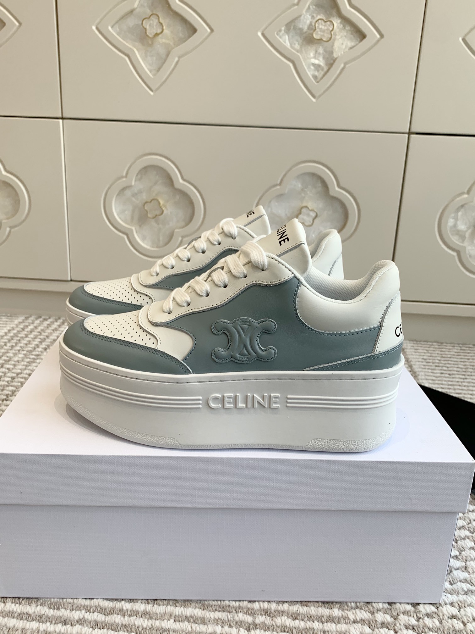 NO:169936,Compare Women's Celine New Height-in-Opening Artifact Thick-soled Small White Shoes Top Quality This series is really amazing, simple and versatile!  Original imported cowhide, thick sole, 5cm, original molded tpu outsole size35-40 (40 custom made without return or exchange), casual shoes/sports shoes, celine, celine, sneakers, cowhide19860909批 女款 Celine赛琳 新款增高神器厚底小白鞋 顶级品质 这一系列真的是绝了,简约百搭！ 原版进口牛皮 厚底5cm 原版开模tpu大底 size35-40（40定制不退换）,休闲鞋/运动鞋,celine,celine,sneakers,cowhide,Women's Shoes