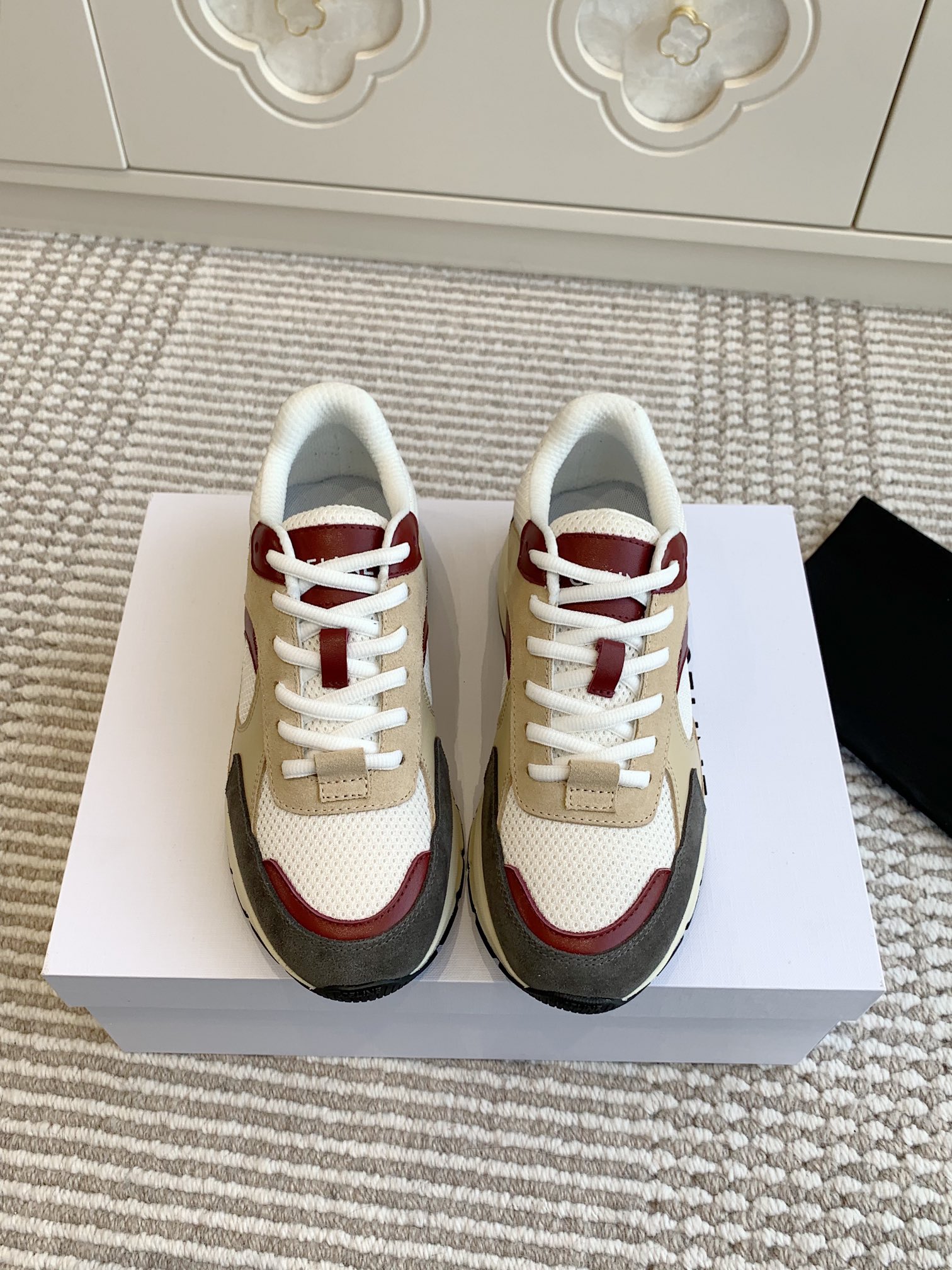 NO:169957,CELINE RUNNER CR-03 sports shoes, dad shoes, top quality, back top and side imprint CELINE logo thick-soled bread shoes 2025 spring and summer new women's Arc de Triomphe logo lace-up 356853 simple and comfortable, clean and neat, heightening and thin legs. Whether it is single or paired with wide-leg pants, high street and retro, let's make CELINE girls, original upper matte cowhide inner lining original inner lining outsole Tpu material Size#35-40 (40 customization, no return or replacement), casual shoes/sports shoes, celine, celine, sneakers, cowhide19860909批 CELINE赛琳RUNNER CR-03运动鞋 老爹鞋 顶级品质 鞋后帮和侧面压印CELINE标志厚底面包鞋2025春夏新款女凯旋门徽标系带356853简单舒服,干净利落,增高显腿细 无论是单穿还是搭配阔腿裤,高街又复古一起来做CELINE女孩 鞋面原版磨砂牛皮 内里原版内里 大底Tpu材质 Size#35-40（40定制不退不换）,休闲鞋/运动鞋,celine,celine,sneakers,cowhide,Women's Shoes