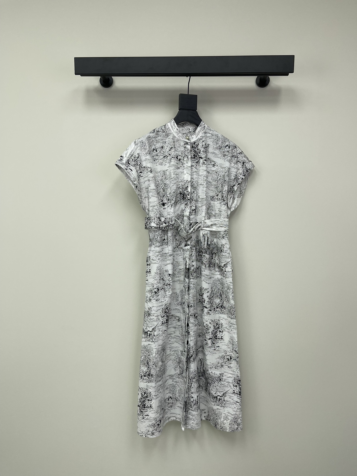 NO:314130,Dio*CD25 early spring new product Reverse Juyi Architectural Garden Jungle Pattern Printed Short-sleeved Dress Umbrella Long Skirt Contains the body casual and elegant cotton material breathable, easily creates a fashionable style, comfortable and easy to wear, full of texture, temperament, small lapel lace waist-closing style, huge slim upper body, lazy and romantic vacation style SML, dior, versace, skirts, T-shirt, alexander wang19860909Dio*CD25早春新品Reverse 茹伊建筑花园丛林图案印花短袖连衣裙 伞状长裙摆包容身材随性优雅全棉材质透气 轻松打造时髦范 舒适又好穿质感十足 气质小翻领系带收腰版型上身巨显瘦 慵懒的浪漫度假风 SML,,dior,versace,skirts,T-shirt,alexander wang,Women's clothing