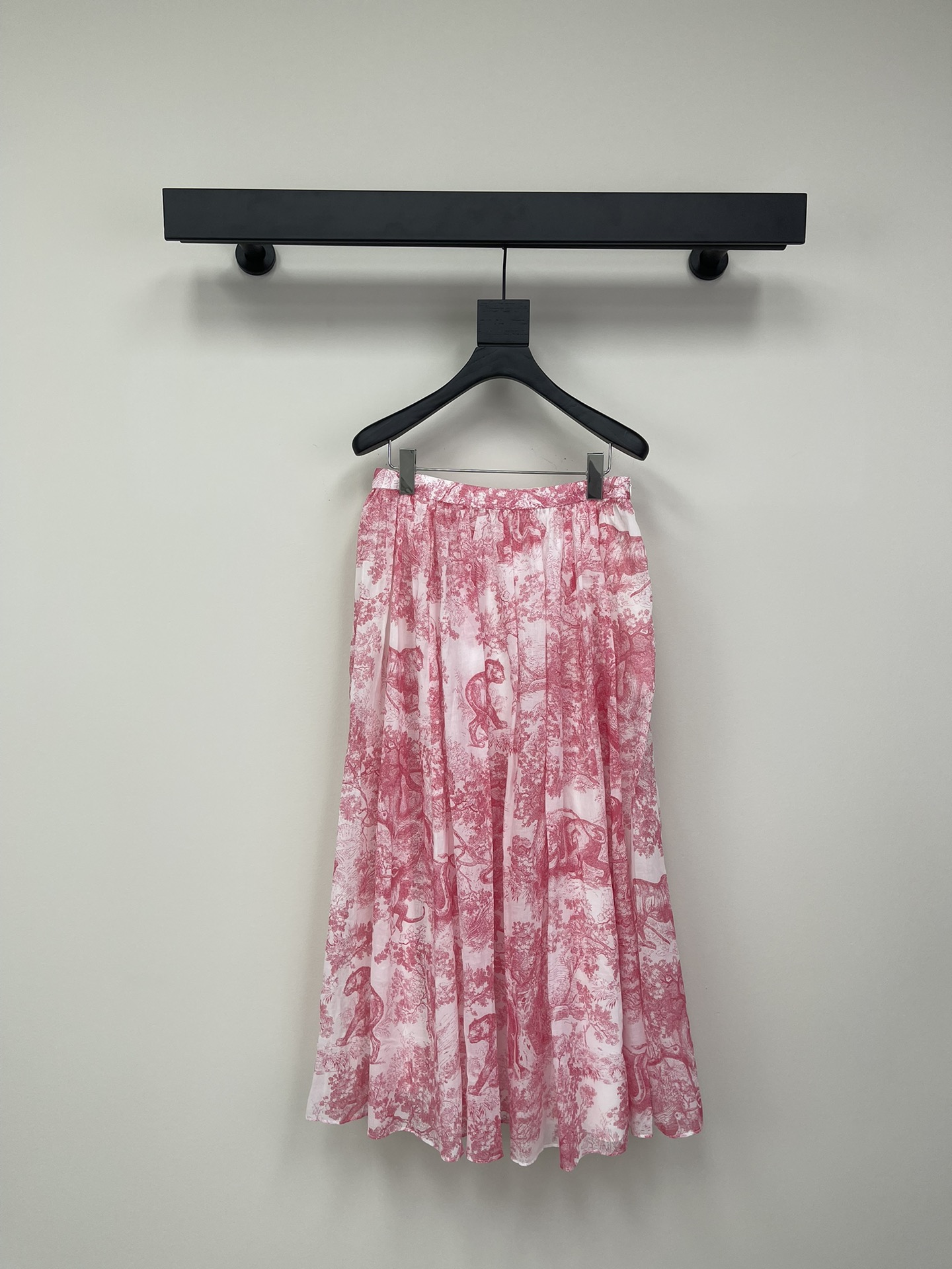 NO:314089,Dio*CD25 early spring new dopamine pink vessel Juyi animal print mid-length skirt imported cotton light and comfortable classic mid-high waist pleated fluffy skirt flowing big skirt romantic temperament elegant charming upper body slim, tall, refreshing and stylish custom pure cotton fabric comfortable, elegant and high-end no matter how to match SML AA2,,dior, skirts,alexander wang19860909Dio*CD25早春新品多巴胺粉色vessel 茹伊动物印花图案中长款半裙 进口棉质轻盈舒适 经典中高腰褶裥蓬蓬裙飘逸大裙摆浪漫气质优雅迷人 上身显瘦又高挑清爽有格调 定制纯棉布面料舒适 怎么搭都优雅又高级 SML AA2,,dior,skirts,alexander wang,Women's clothing