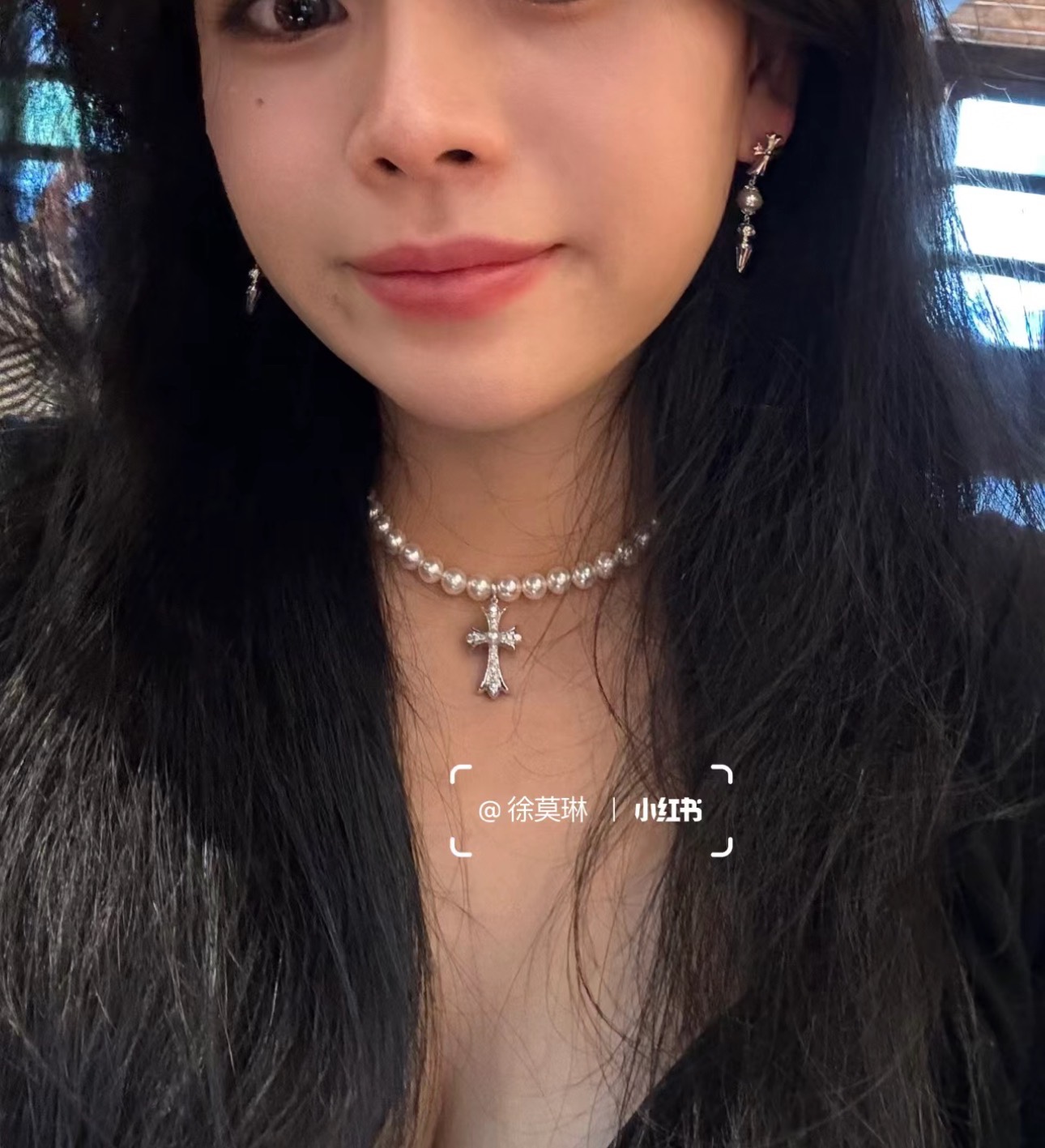 NO:635718,Earrings mikimoto Chrome Hearts co-branded white gold cross pearl long earrings Pearl19860909耳钉 mikimoto 克罗心联名款 白金色十字架珍珠长款耳钉 珍珠x克罗心 搭配起来意外的好看 酷飒摇滚风又带着优雅古典美 很个性 环保铜镀18k白金定制珍珠 非真珠 耳钉耳环带 全套包装,,chrome hearts,earrings,卡迪亚高端饰品,Jewelry