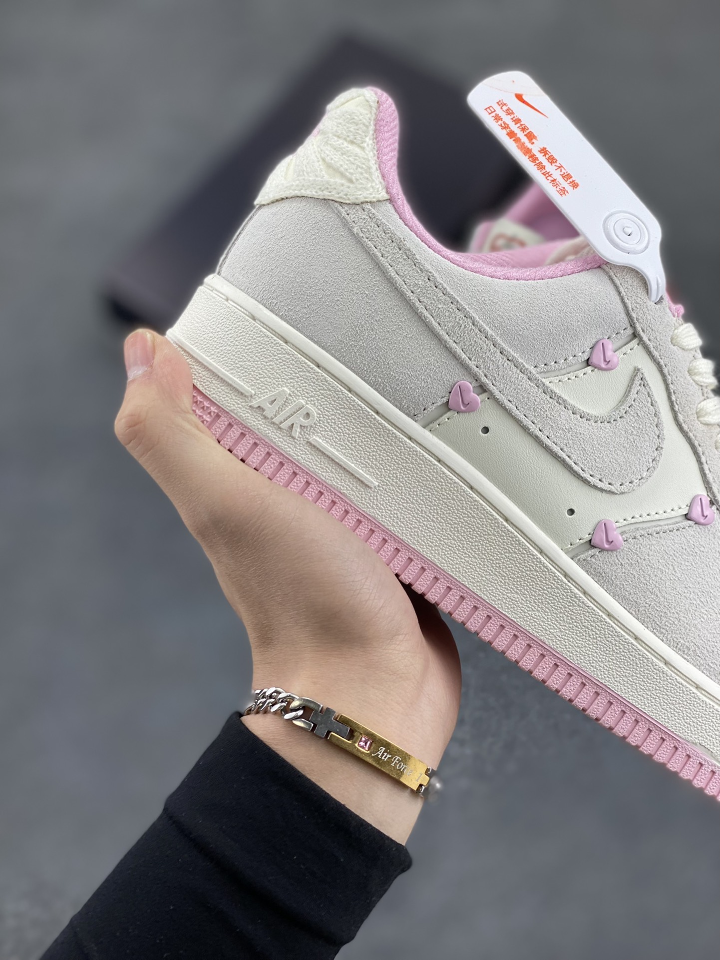 图片[6]-Nike Air Force 1 Low 苹果情人节 原楦头原纸板 打造纯正空军版型 专注外贸渠道 全掌内置蜂窝气垫 原盒配件 原厂中底钢印、拉帮完美 货号：HV5992-111 尺码：36 36.5 37.5 38 38.5 39 40 40.5 41 42 42.5 43 44 44.5 45-选品中心