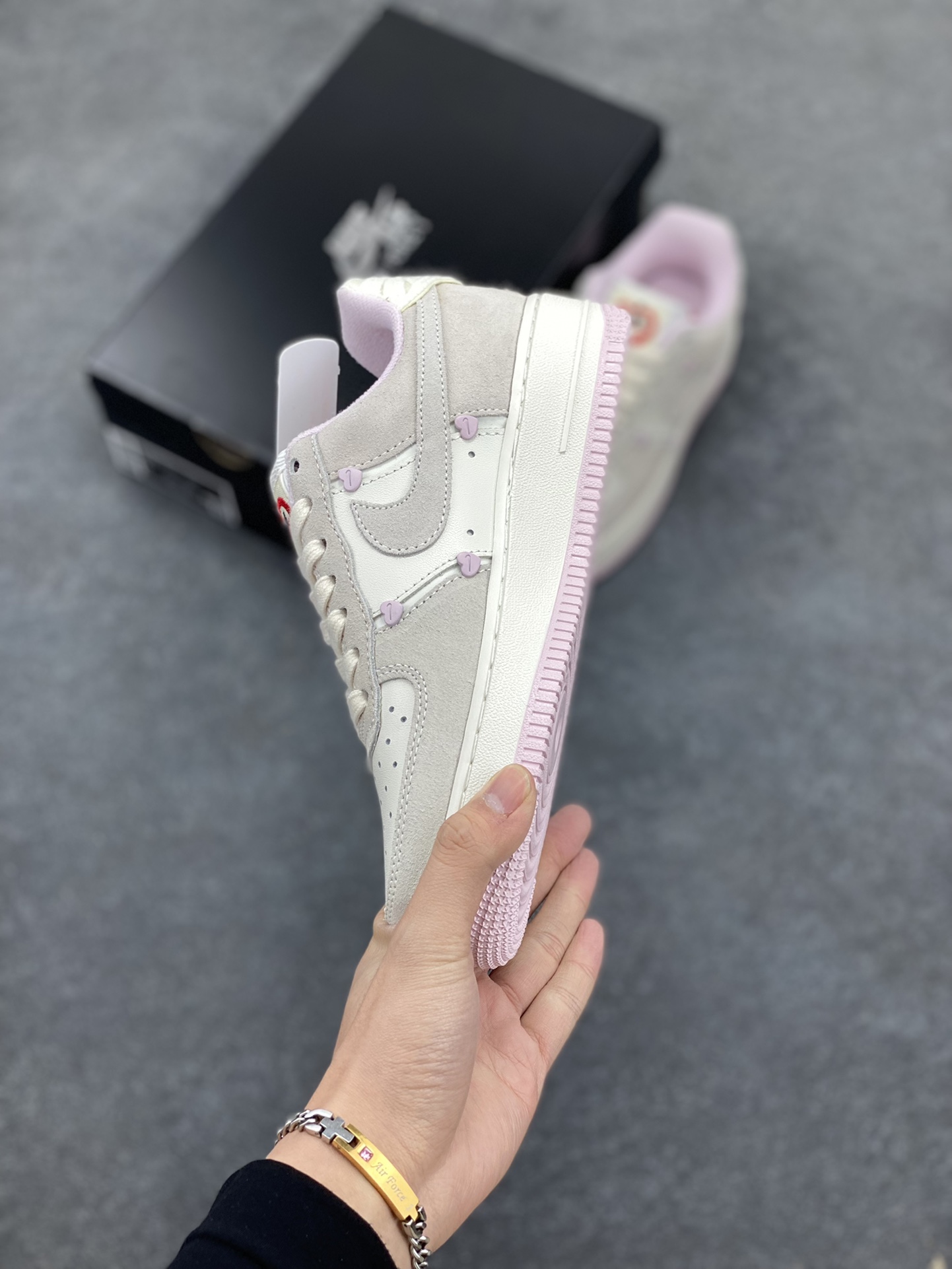 图片[3]-Nike Air Force 1 Low 苹果情人节 原楦头原纸板 打造纯正空军版型 专注外贸渠道 全掌内置蜂窝气垫 原盒配件 原厂中底钢印、拉帮完美 货号：HV5992-111 尺码：36 36.5 37.5 38 38.5 39 40-选品中心