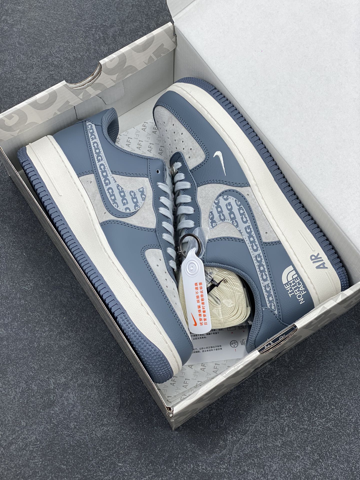 图片[9]-NIke Air Force 1 \’07 Low “北面联名–CDG双勾”空军一号 低帮 运动鞋 休闲鞋 折边针车 工艺难度大 原楦头原纸板 原装鞋盒 定制五金配件 内置全掌气垫 原厂鞋底 货号：DM6688-051 尺码：36 36.5 37.5 38 38.5 39 40 40.5 41 42 42.5 43 44 44.5 45-选品中心