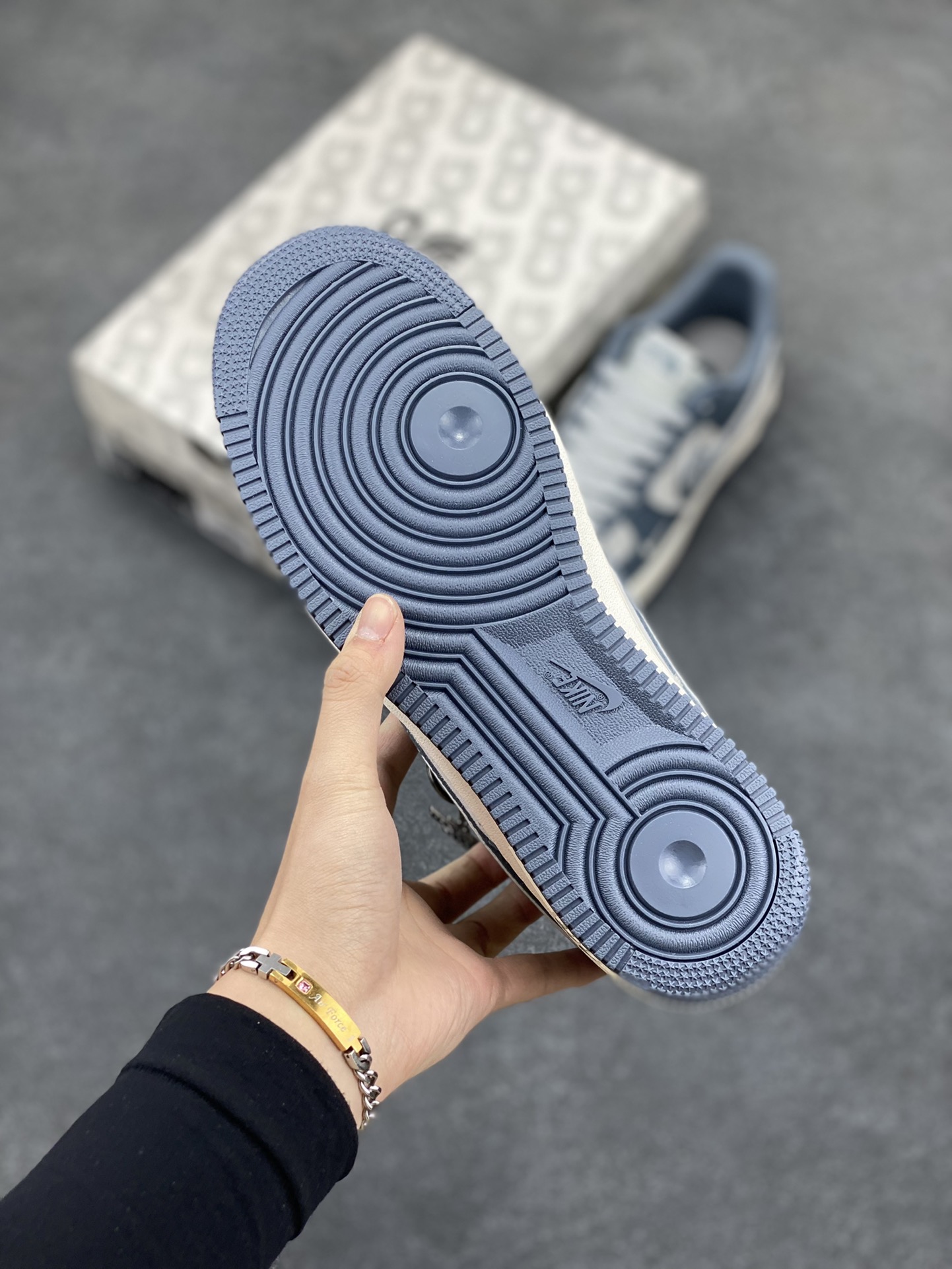 图片[5]-NIke Air Force 1 \’07 Low “北面联名–CDG双勾”空军一号 低帮 运动鞋 休闲鞋 折边针车 工艺难度大 原楦头原纸板 原装鞋盒 定制五金配件 内置全掌气垫 原厂鞋底 货号：DM6688-051 尺码：36 36.5 37.5 38 38.5 39 40 40.5 41 42 42.5 43 44 44.5 45-选品中心