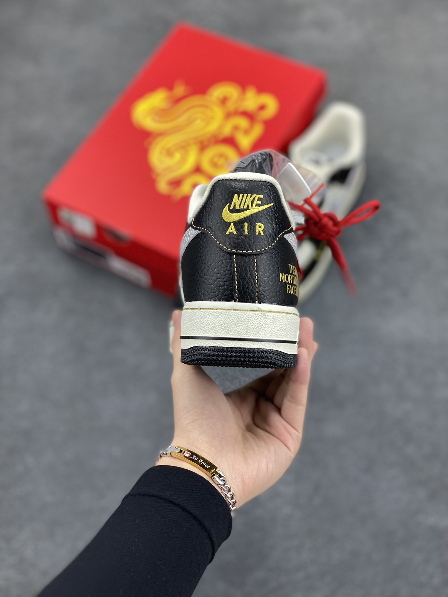 图片[4]-Nk Air Force 1‘07 Low 斯图西联名蛇年限定 黑白蛇双色 空军一号低帮休闲板鞋  #原楦头原纸板 原装鞋盒 定制五金配件 内置全掌气垫 原厂鞋底 货号：CH6336-520  尺码：36 36.5 37.5 38 38.5 39 40 40.5 41 42 42.5 43 44 44.5 45-选品中心