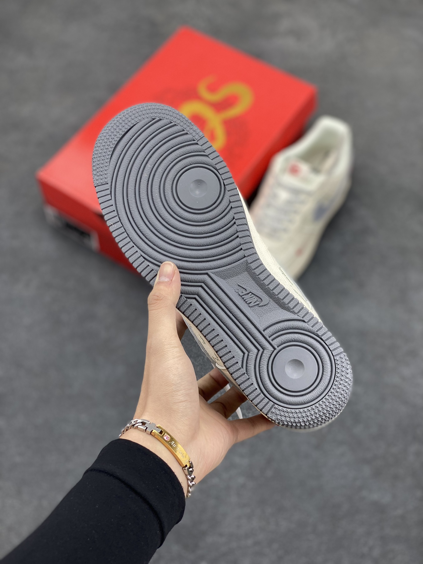 图片[5]-NIke Air Force 1 \’07 Low “Supreme联名蛇年限定——银蛇纹勾”空军一号 低帮 运动鞋 休闲鞋 折边针车 工艺难度大 原楦头原纸板 原装鞋盒 定制五金配件 内置全掌气垫 原厂鞋底 货号：XS1958-503 尺码：36 36.5 37.5 38 38.5 39 40 40.5 41 42 42.5 43 44 44.5 45-选品中心