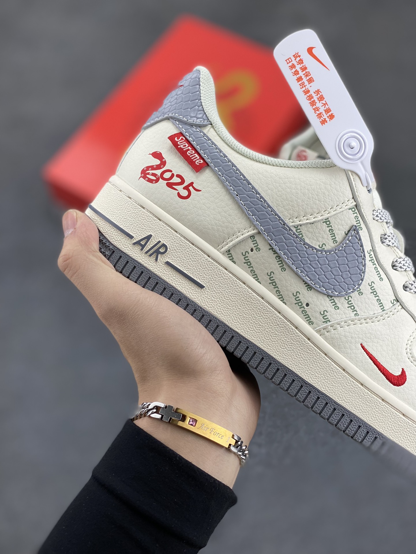 图片[6]-NIke Air Force 1 \’07 Low “Supreme联名蛇年限定——银蛇纹勾”空军一号 低帮 运动鞋 休闲鞋 折边针车 工艺难度大 原楦头原纸板 原装鞋盒 定制五金配件 内置全掌气垫 原厂鞋底 货号：XS1958-503 尺码：36 36.5 37.5 38 38.5 39 40 40.5 41 42 42.5 43 44 44.5 45-选品中心