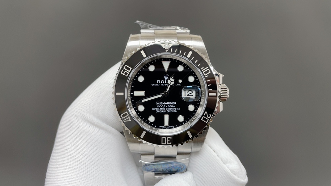 NO:392620,Rolex, the Rolex, is a special one-to-one quality reproduction with the original uniform movement, 1, the original uniform movement is not the same as other movements, the side machine swing 28800.2 details of the accessories replace the original accessories. Steel King 904L, each of the wire drawing details, shells, buckles, and steel belts are made of heavy gold, and it is not easy to scratch. The back is neat and neat and exquisite. 3 The overall watch needle is upgraded to the luminous and bright-quality - It can be said that the quality and cost-effectiveness of the little prince in business and nightclub is super high, and it is worth owning. Size 40MM,,rolex19860909潜行者劳力士细品认准独家超A顶级C品质复刻专一比一,1采用原配一致机芯调试时间原一致非其它机芯比 侧机摆复28800.2配件细节代替原配件. 钢王904L每一个 拉丝细节.壳.扣.钢带重金打造不易刮花. 背部工艺整洁工整超精 3整体表针夜光升级超亮- 堪称商务、夜场小王子品质性价比超级高,值得拥有 尺寸40MM,,rolex,Watch