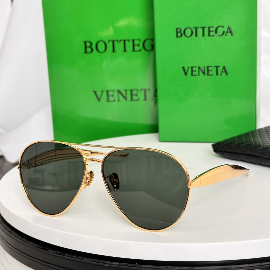 ‼️原版钛金鼻托
完美复刻
我们只会认真做好每一个细节
Bottega Venet*
Mod：BV130