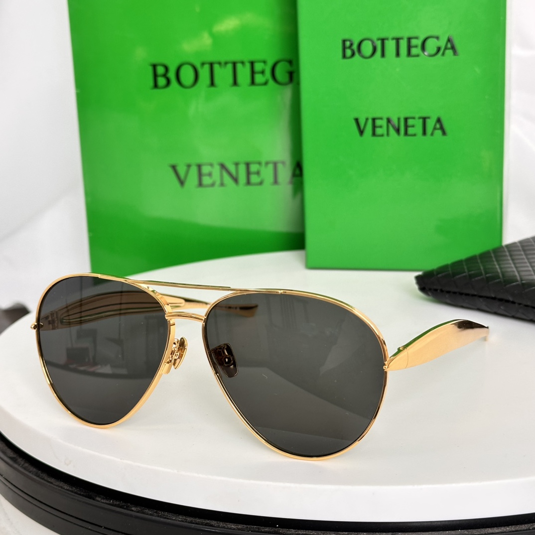 ‼️原版钛金鼻托
完美复刻
我们只会认真做好每一个细节
Bottega Venet*
Mod：BV130