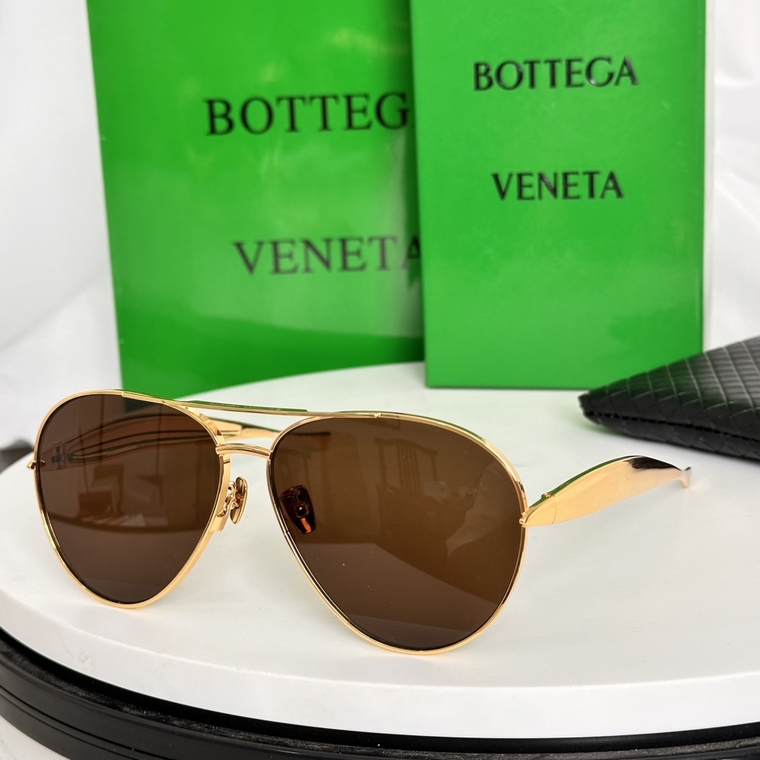 ‼️原版钛金鼻托
完美复刻
我们只会认真做好每一个细节
Bottega Venet*
Mod：BV130
