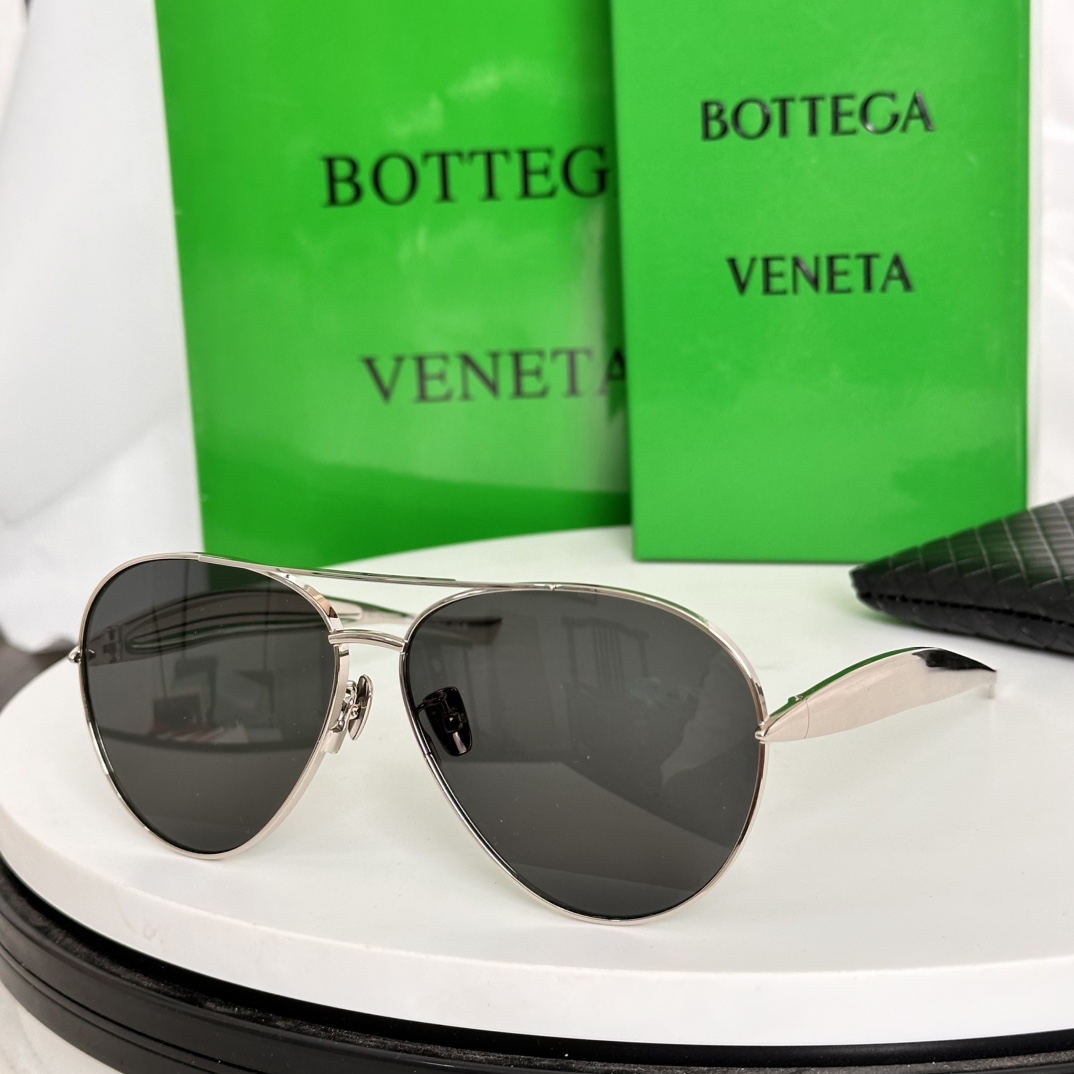 ‼️原版钛金鼻托
完美复刻
我们只会认真做好每一个细节
Bottega Venet*
Mod：BV130